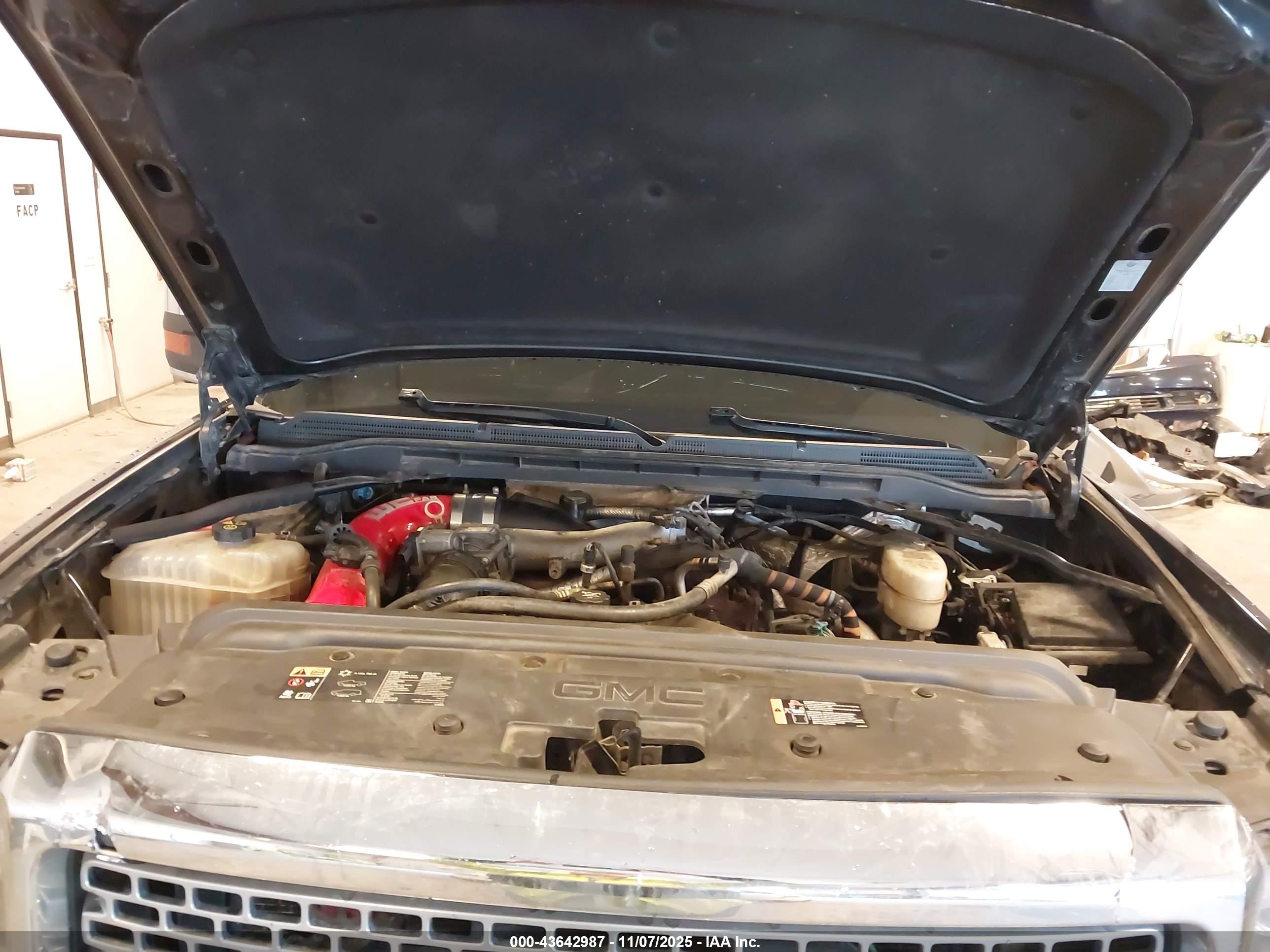 GMC SIERRA image 10