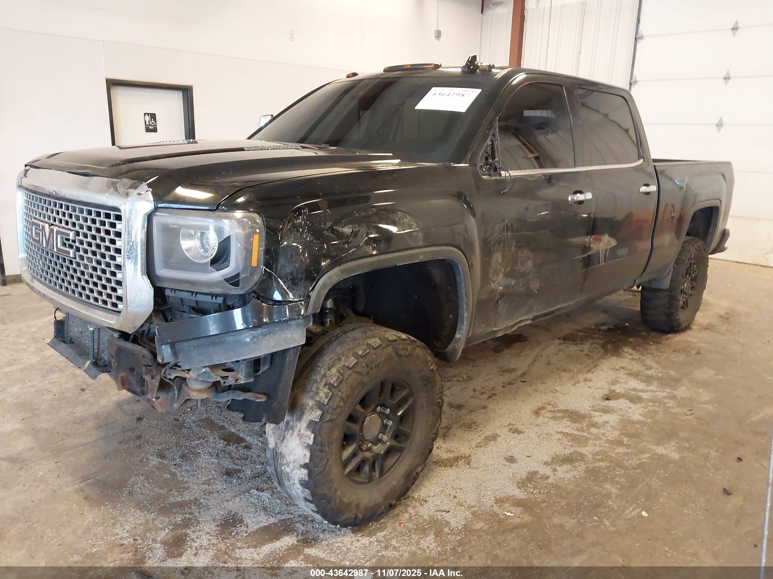 GMC SIERRA image 2