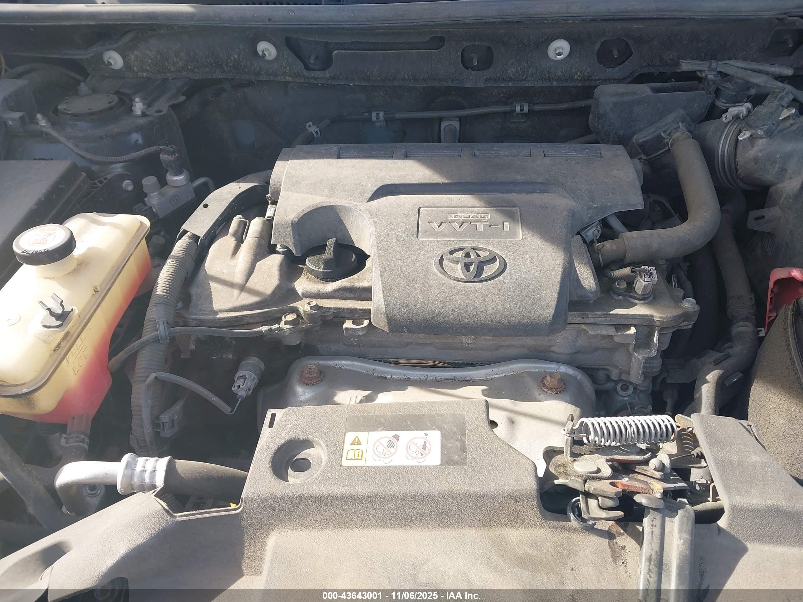 TOYOTA RAV4 image 10