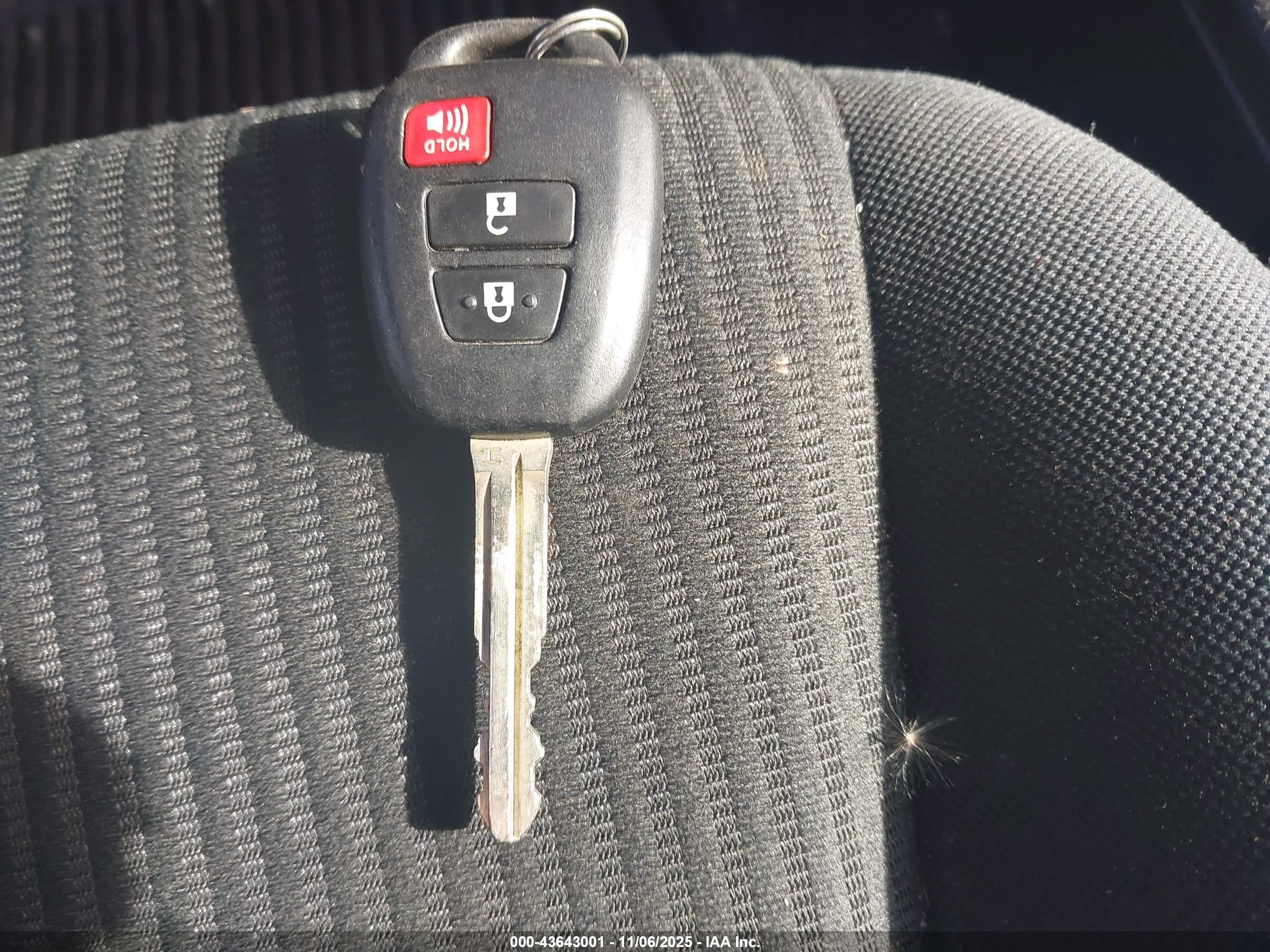 TOYOTA RAV4 image 11