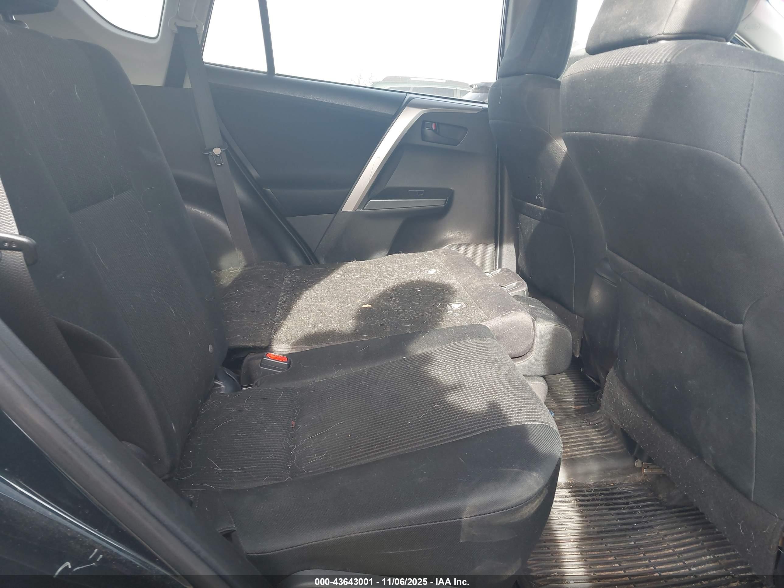 TOYOTA RAV4 image 8