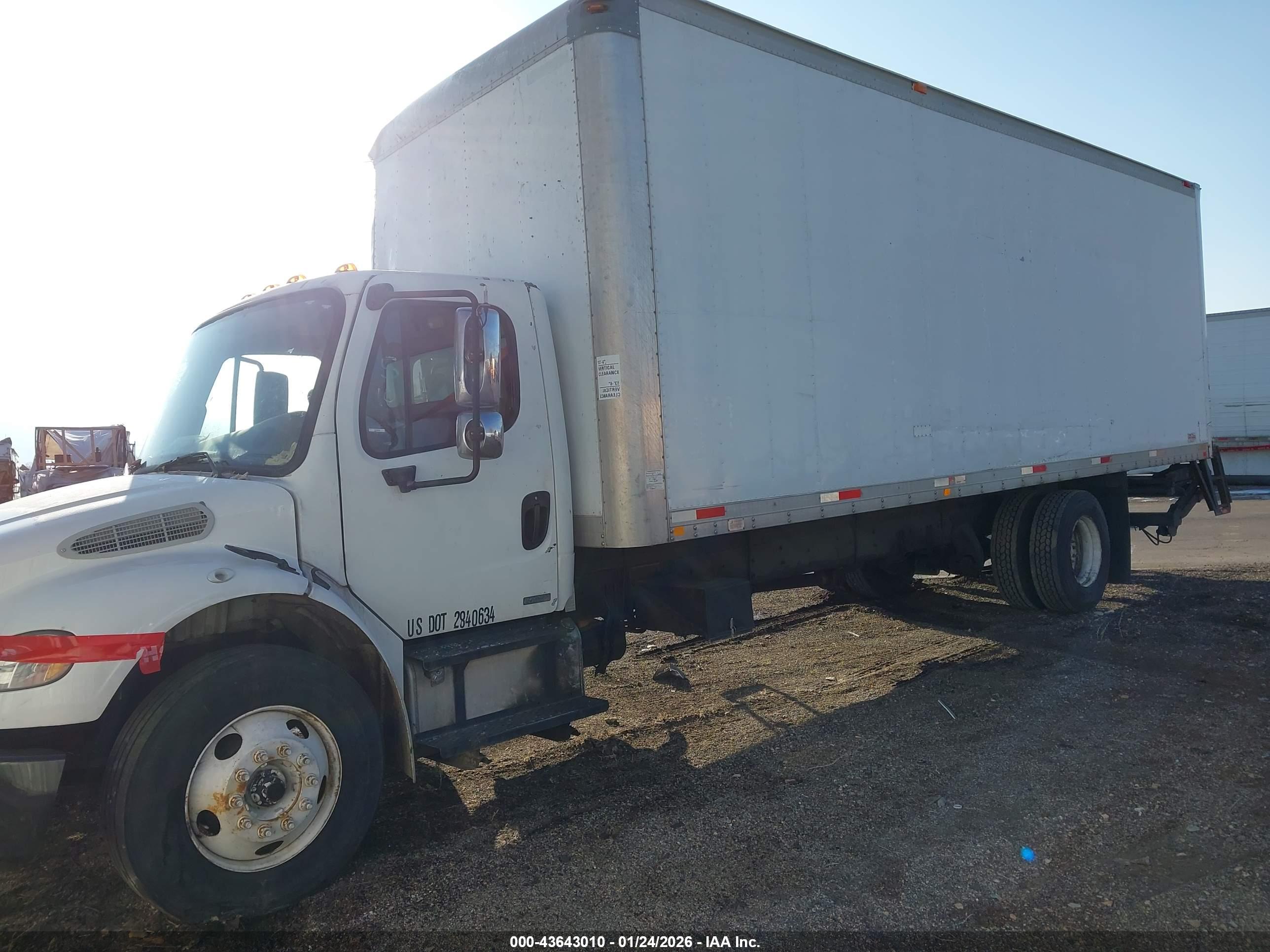 FREIGHTLINER M2 image 2