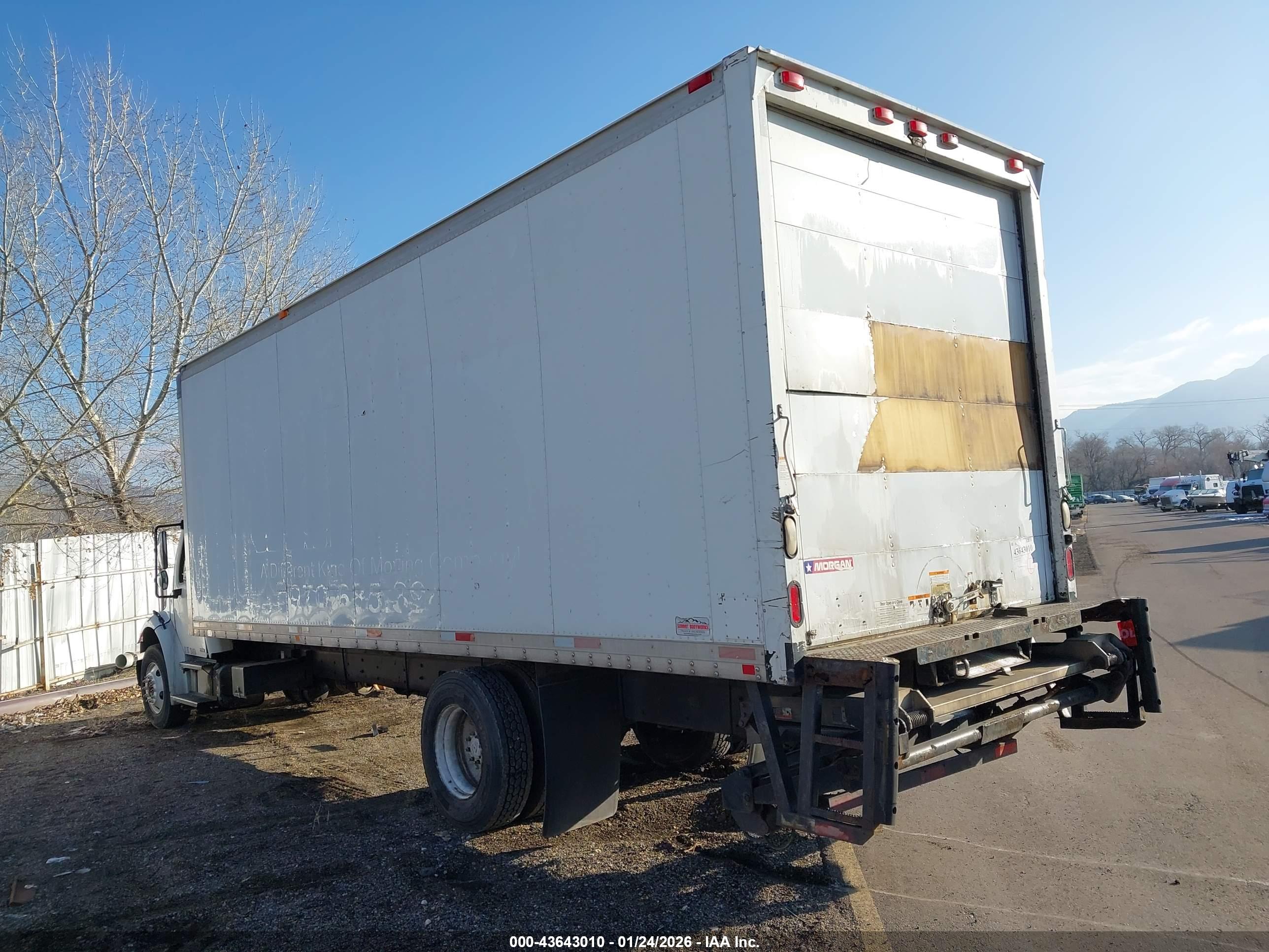 FREIGHTLINER M2 image 3