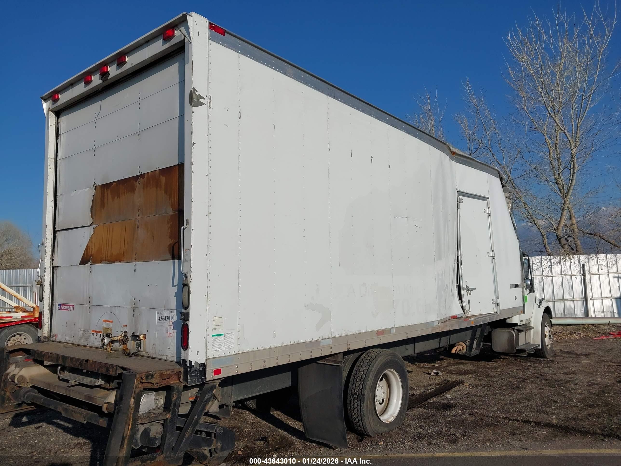 FREIGHTLINER M2 image 4