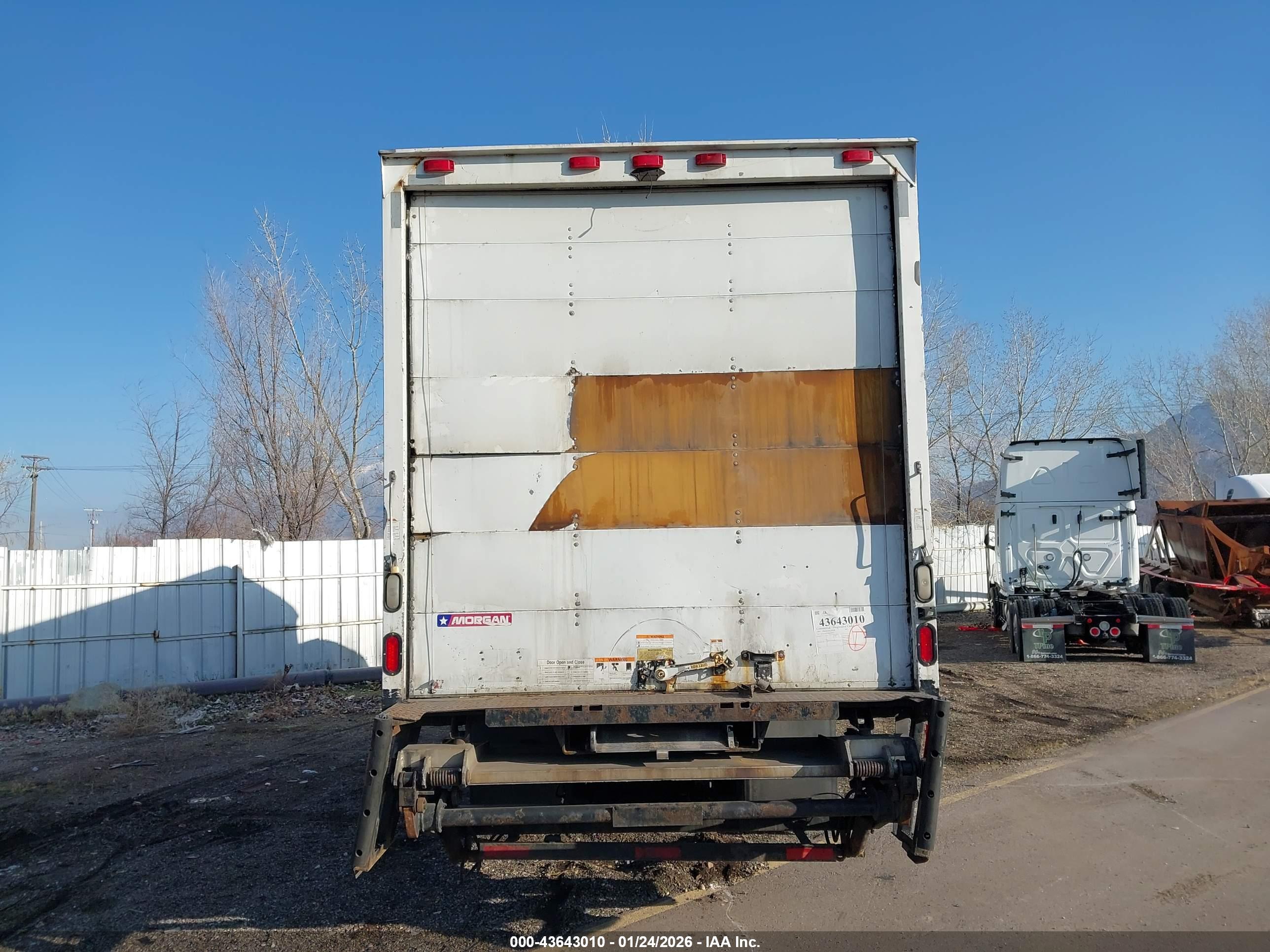 FREIGHTLINER M2 image 8