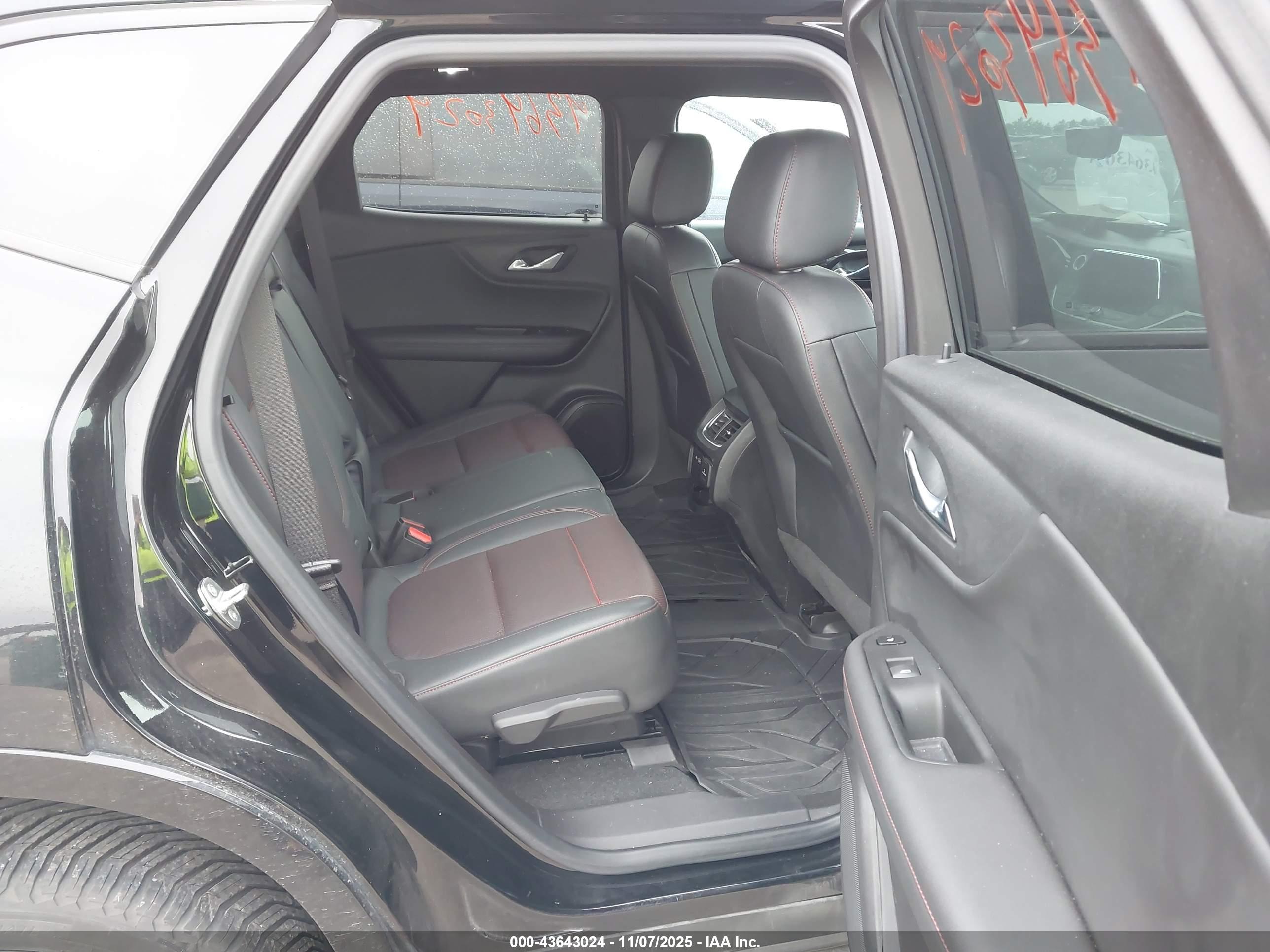 CHEVROLET BLAZER image 8
