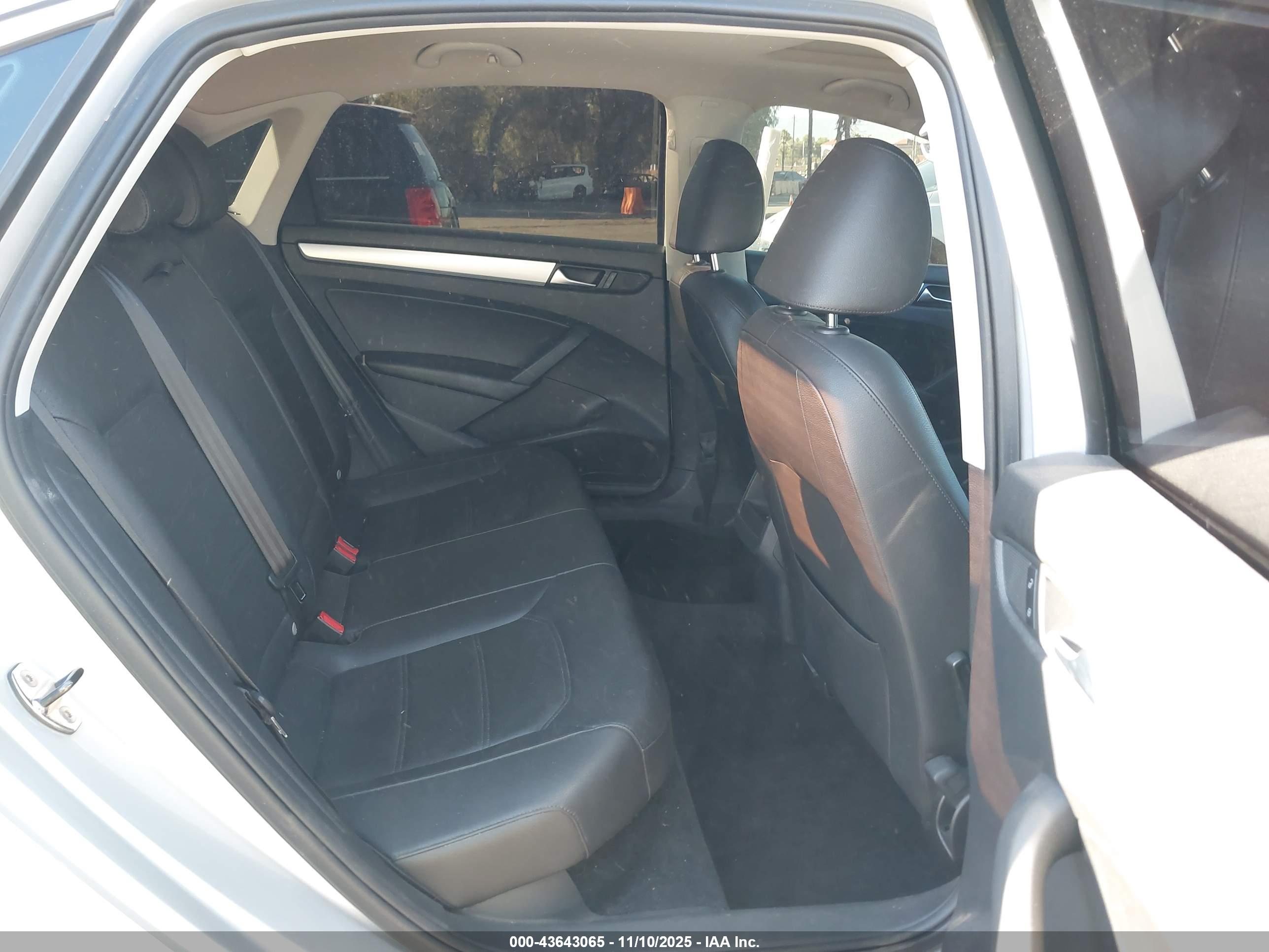 VOLKSWAGEN PASSAT image 8