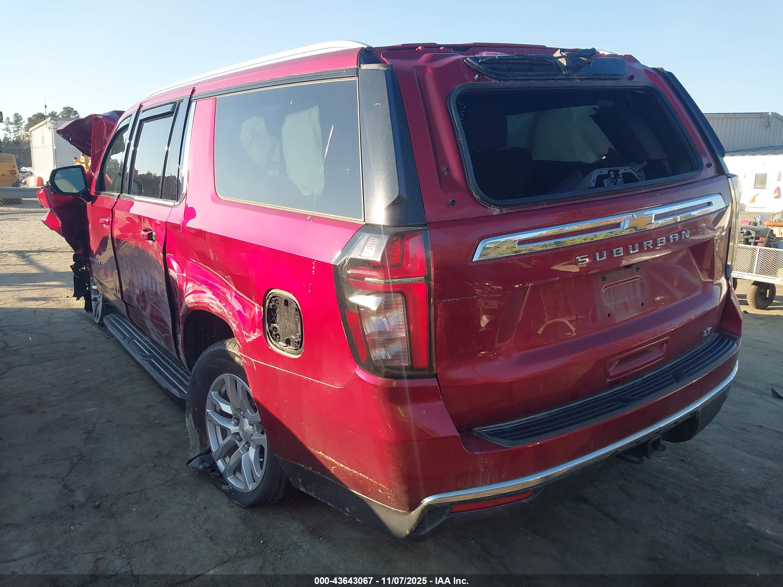 CHEVROLET SUBURBAN image 3