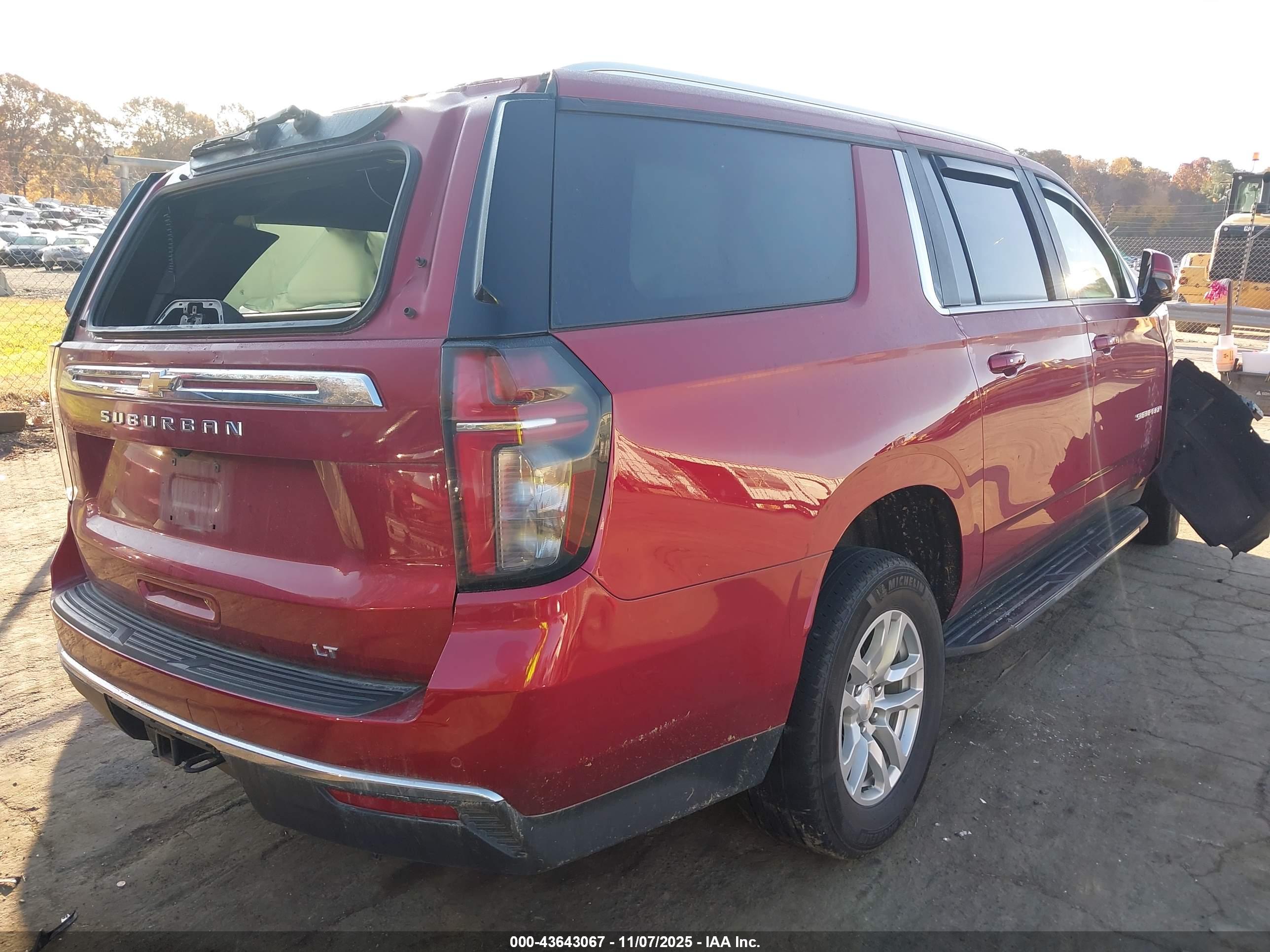 CHEVROLET SUBURBAN image 4