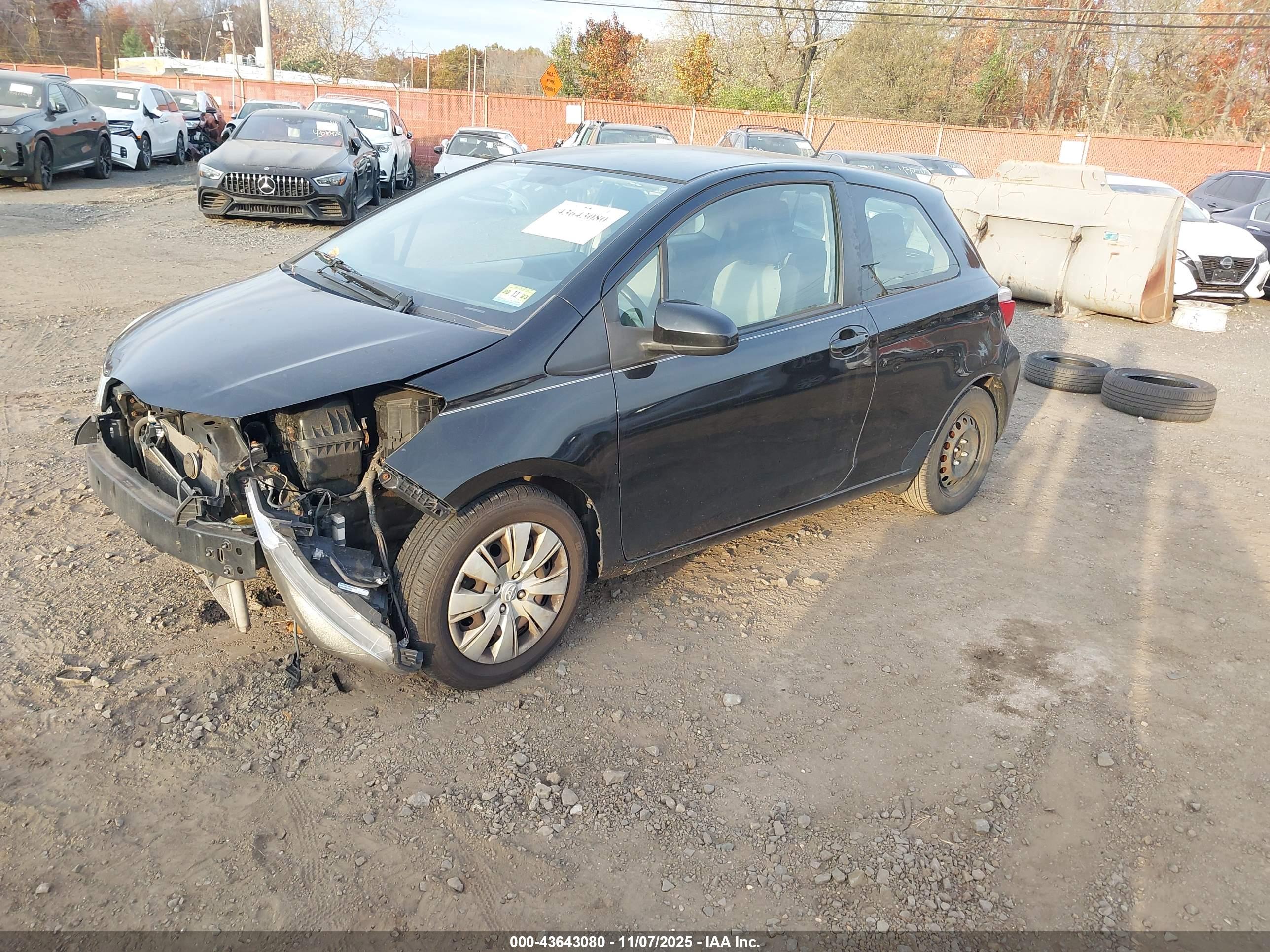TOYOTA YARIS image 2