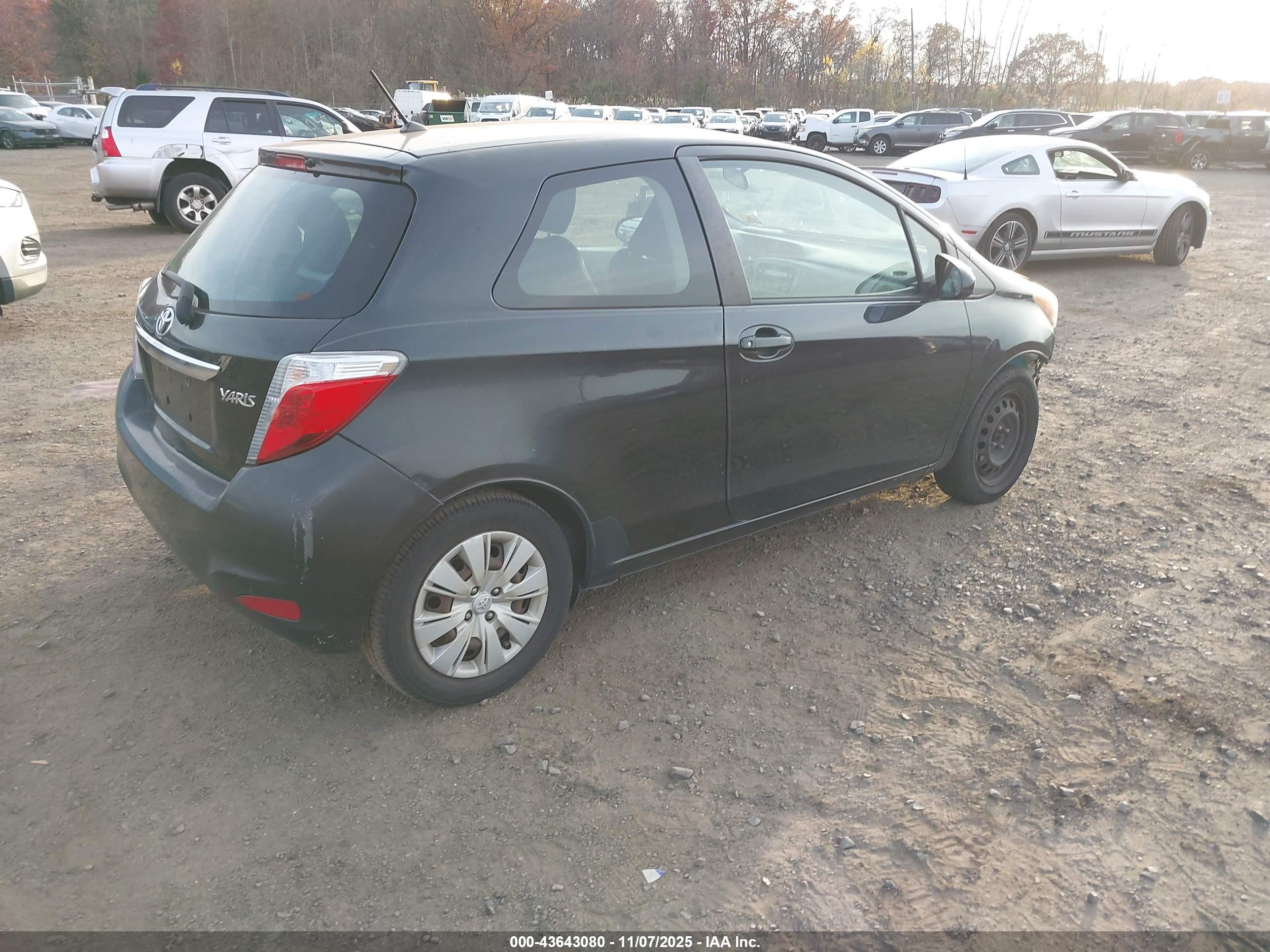 TOYOTA YARIS image 4