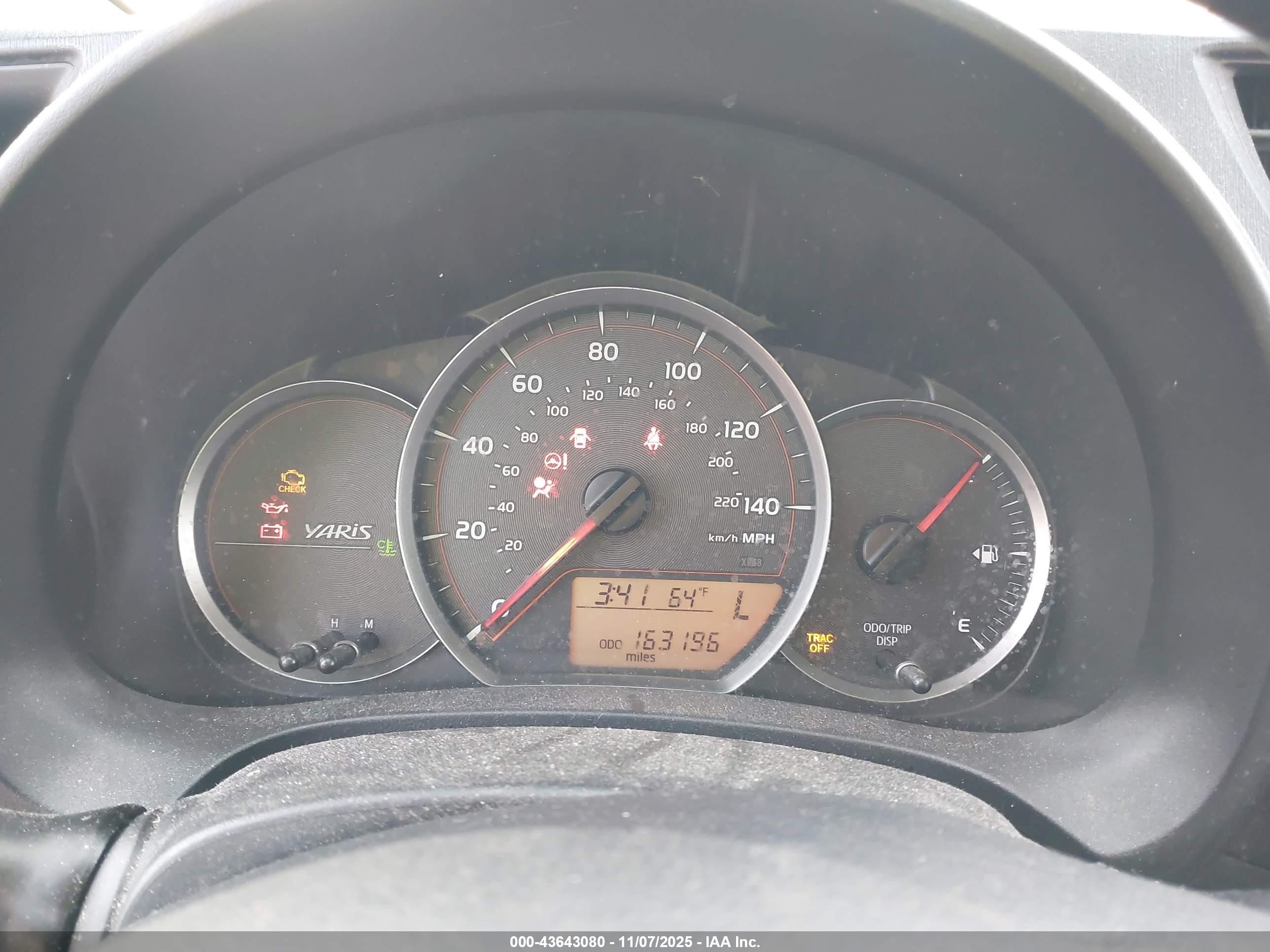TOYOTA YARIS image 7