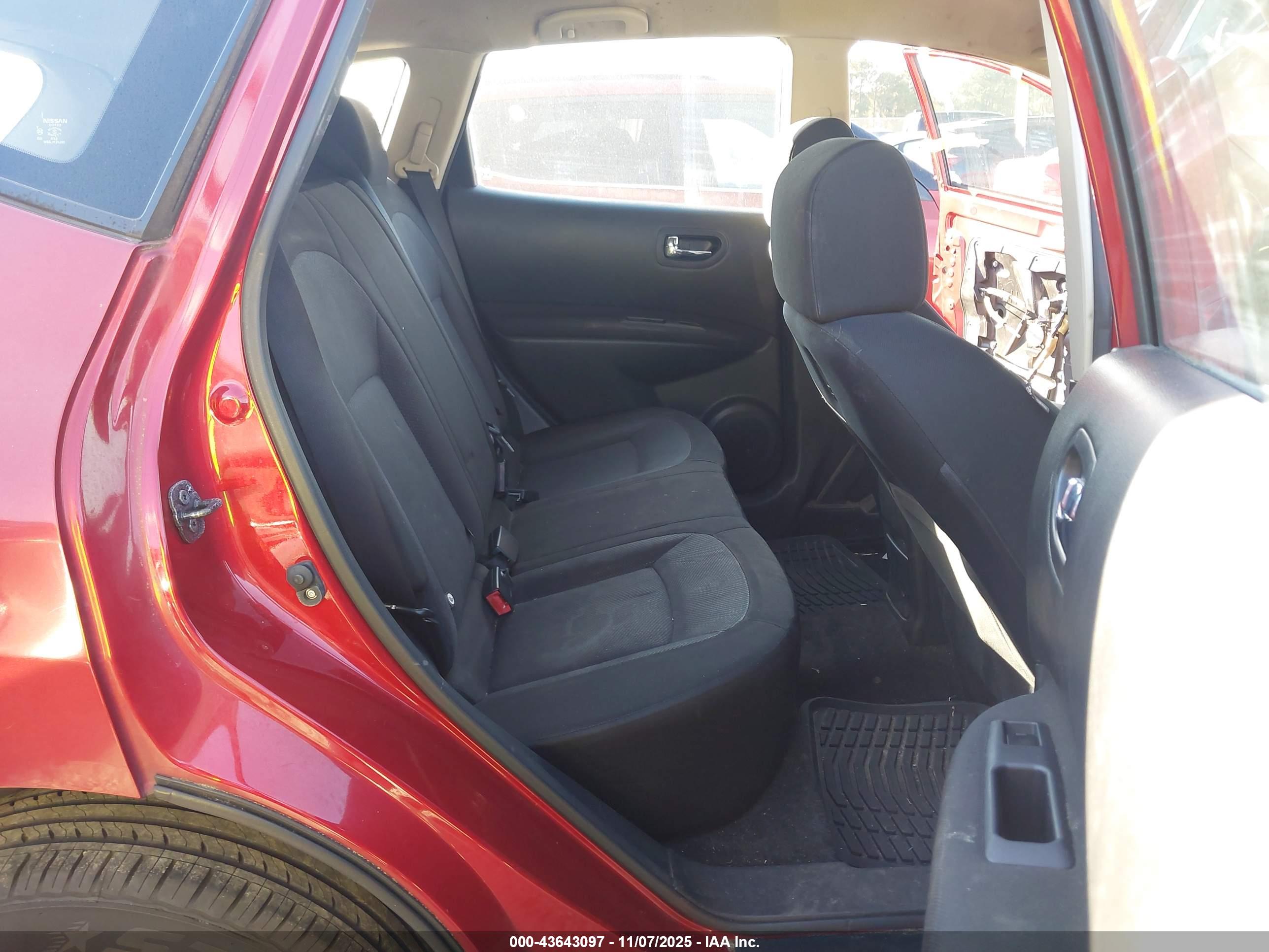 NISSAN ROGUE image 8