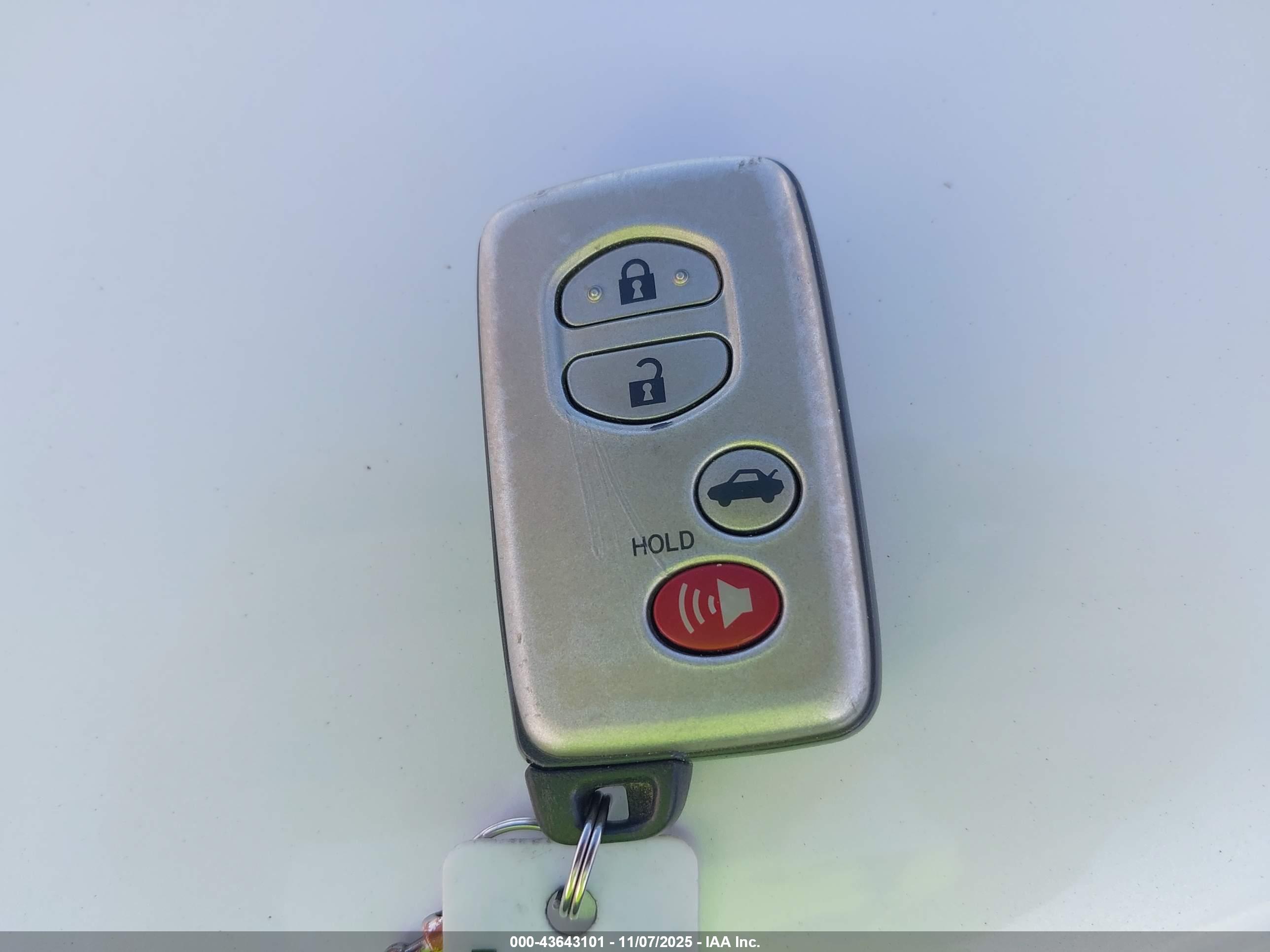 TOYOTA AVALON image 11