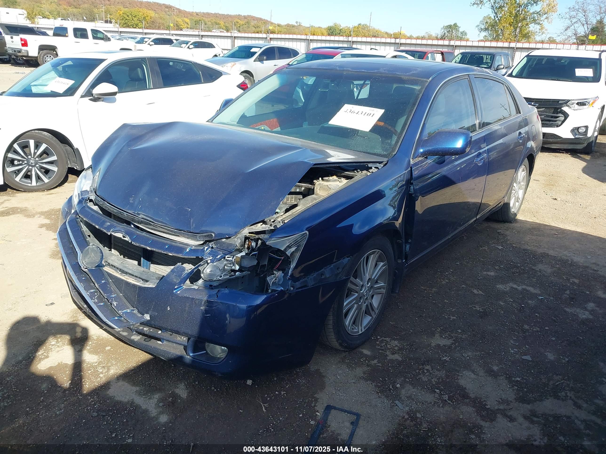 TOYOTA AVALON image 2