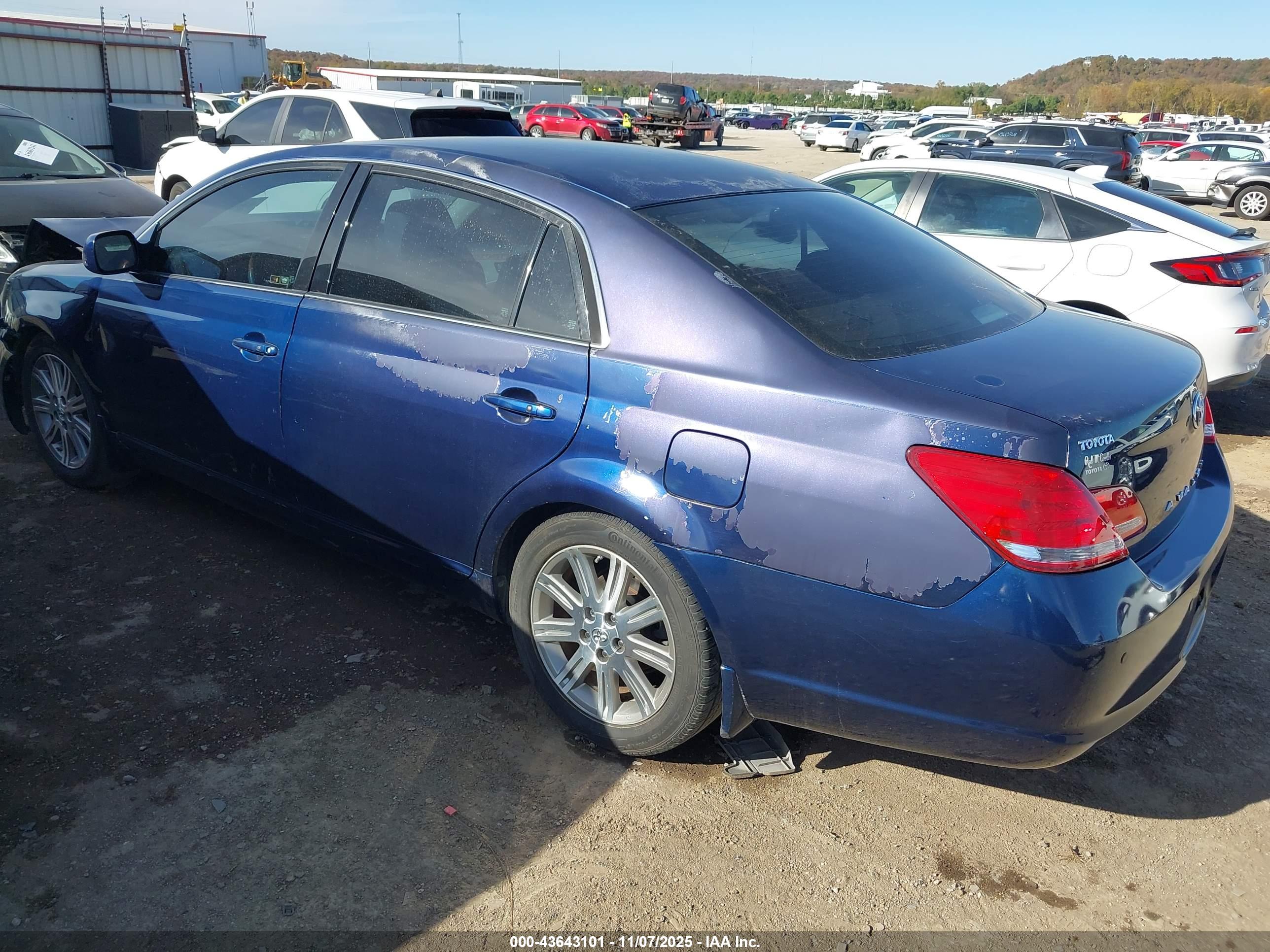 TOYOTA AVALON image 3