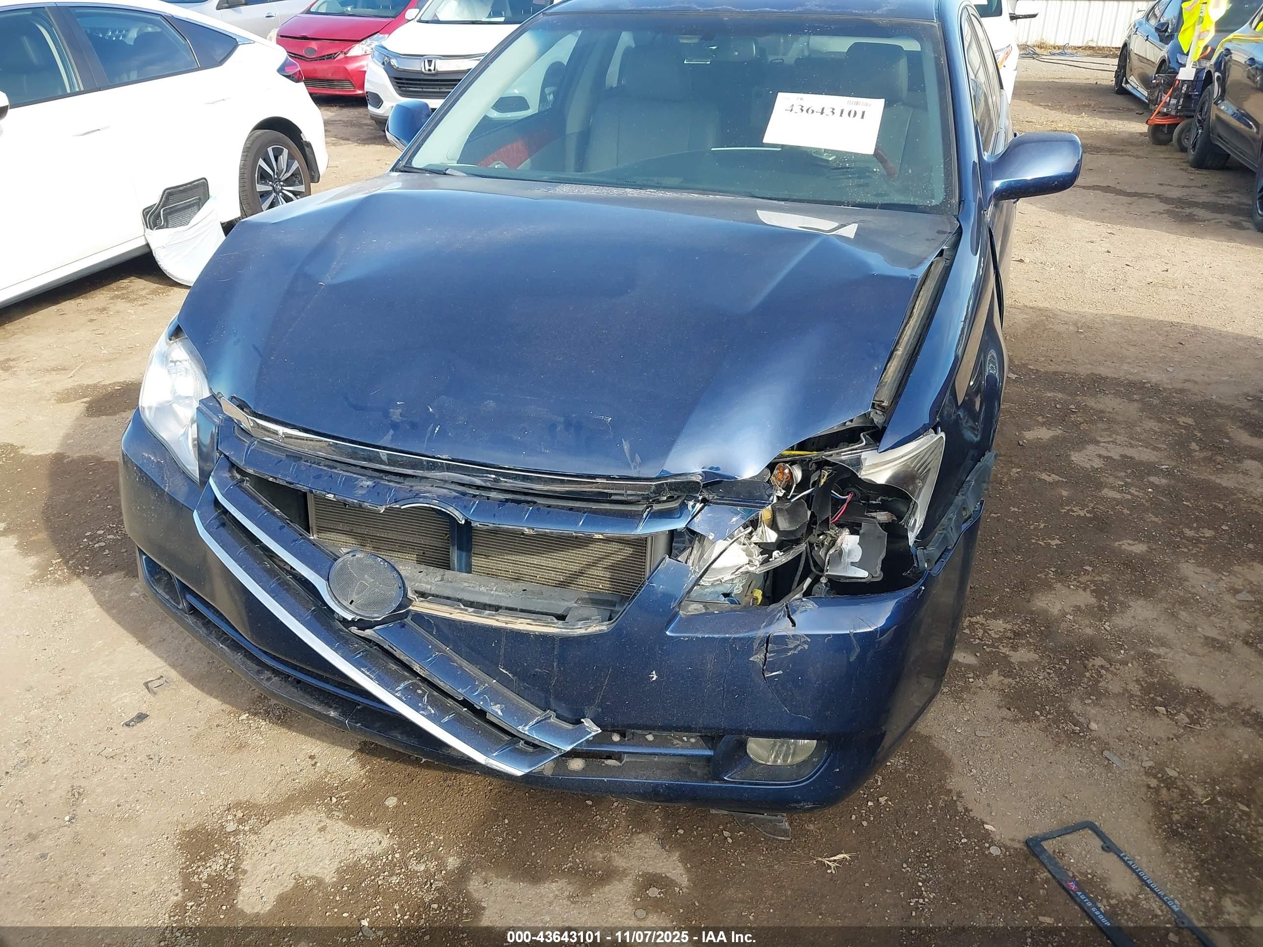 TOYOTA AVALON image 6
