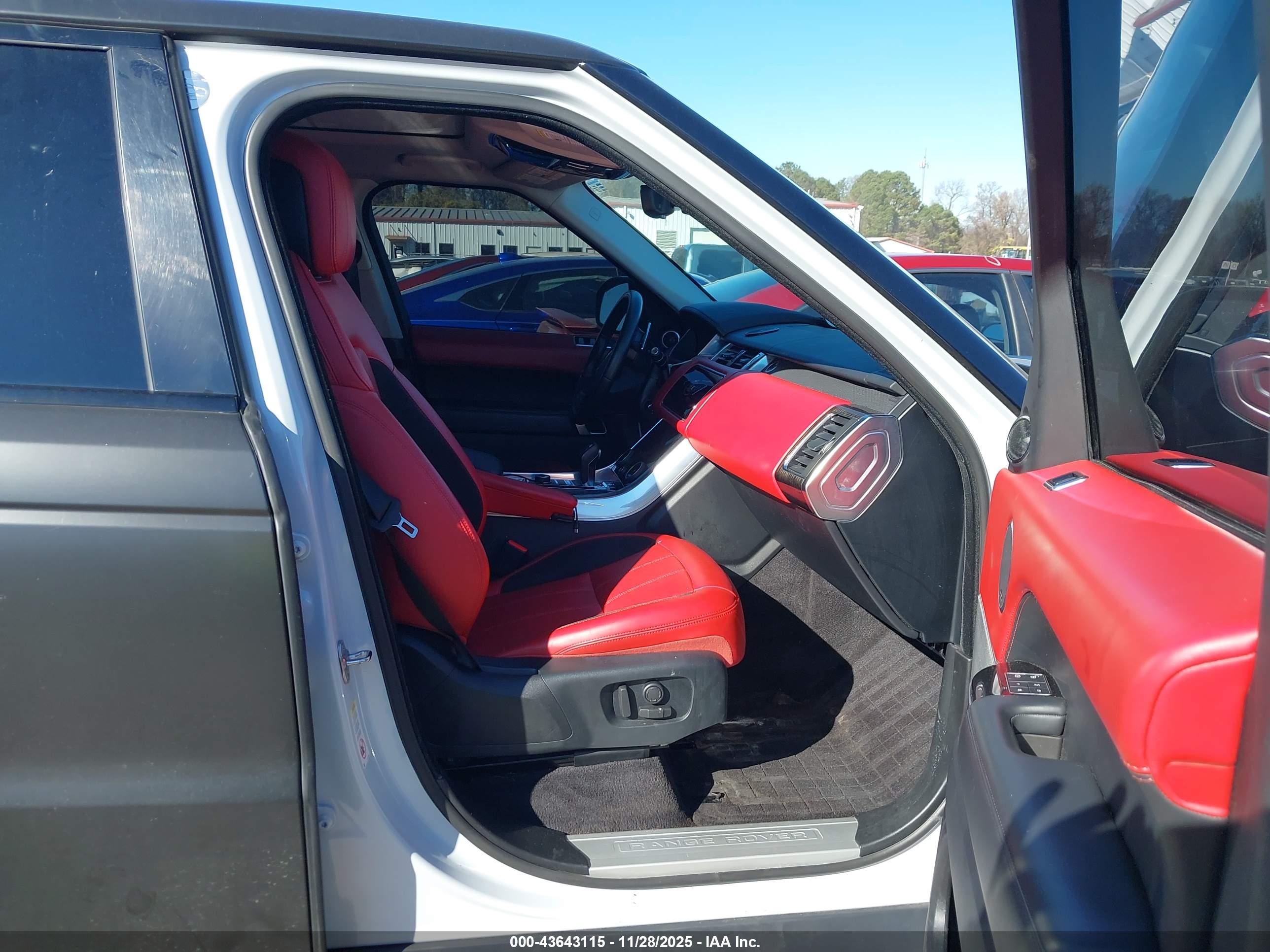 LAND ROVER image 5