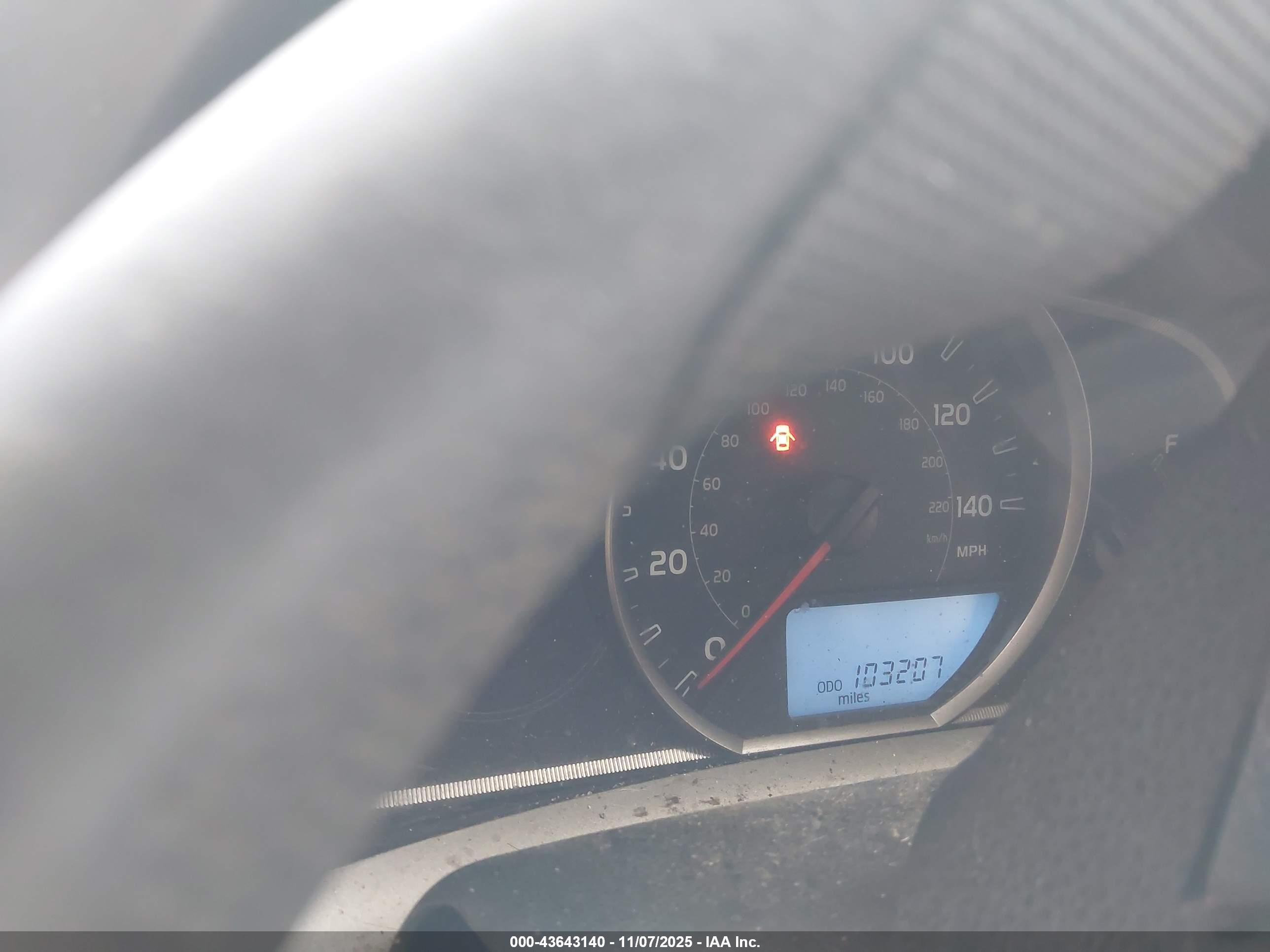 TOYOTA RAV4 image 7