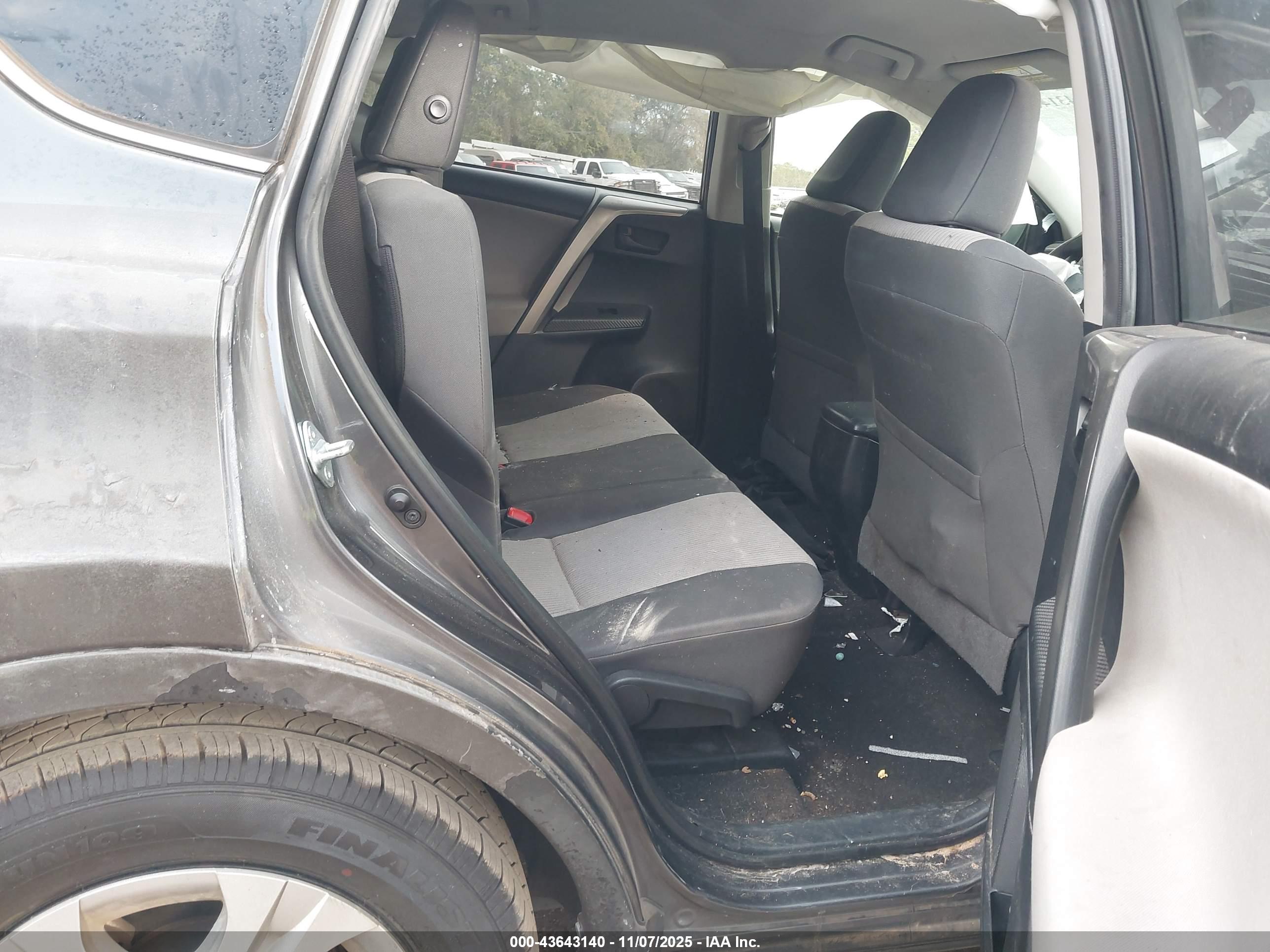 TOYOTA RAV4 image 8