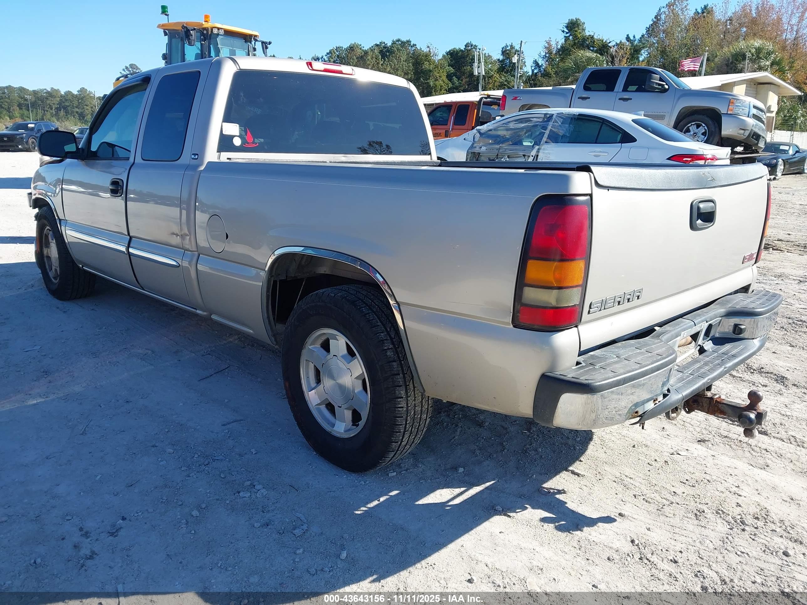 GMC SIERRA image 3