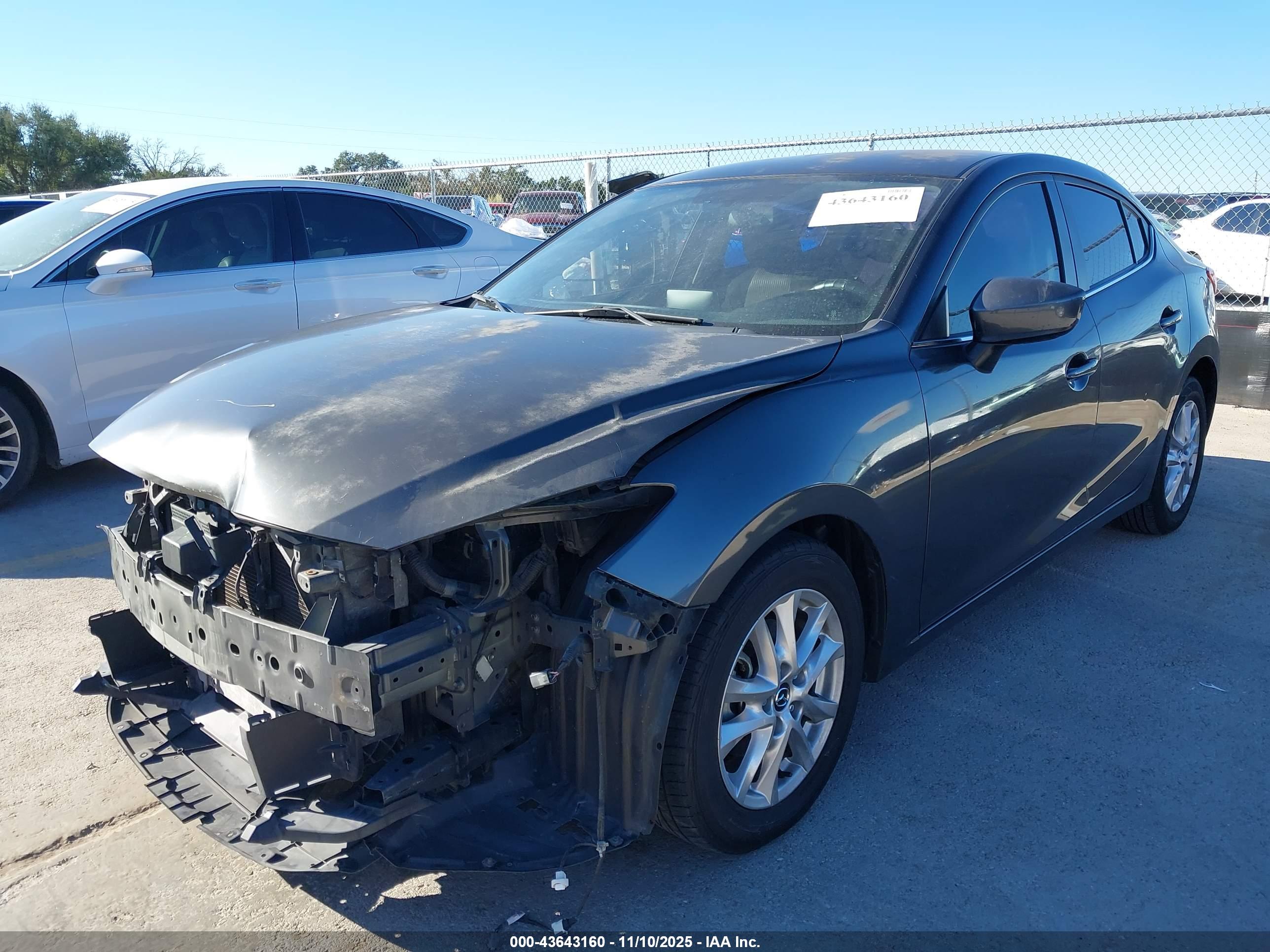 MAZDA MAZDA3 image 2