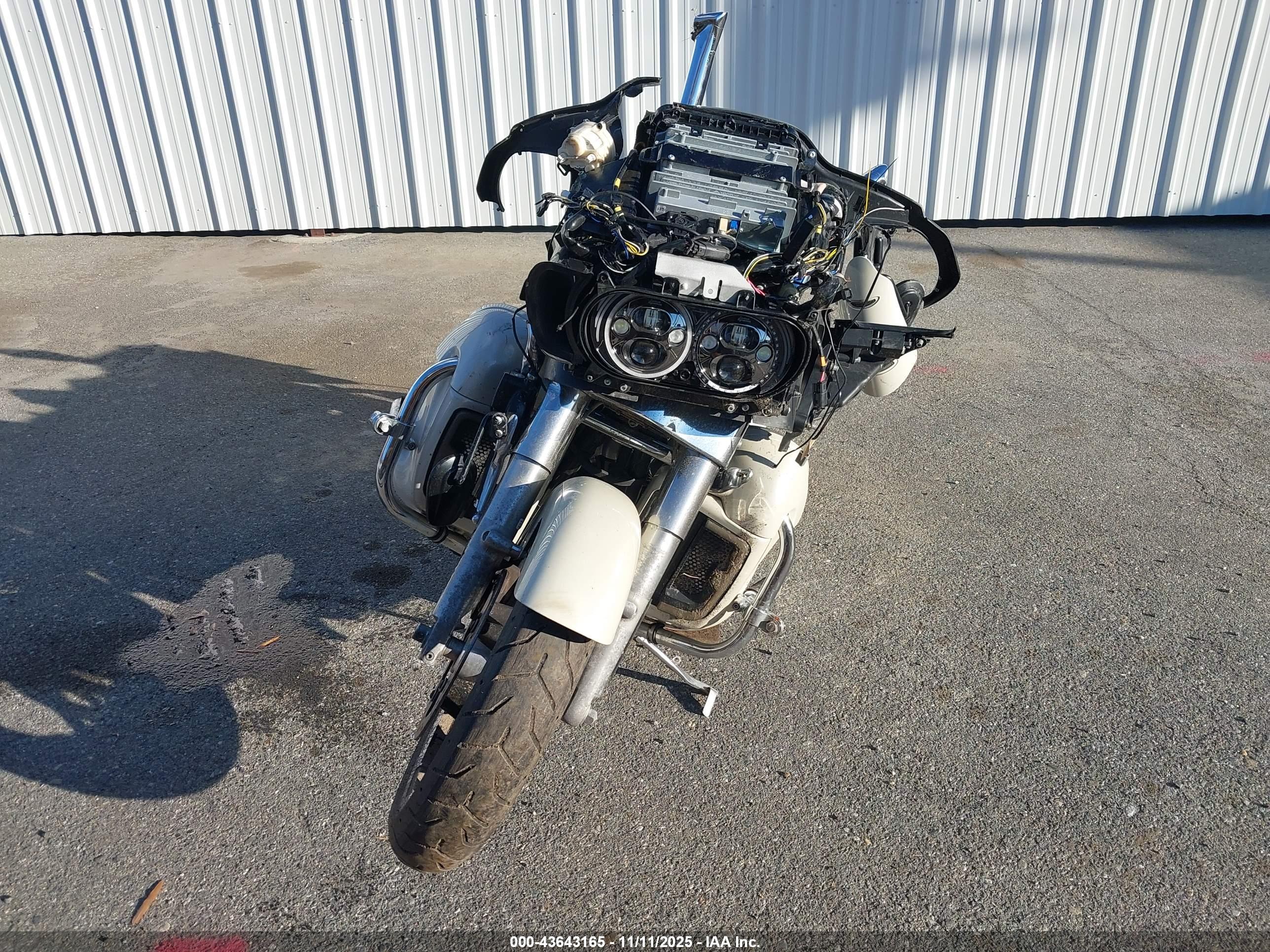 HARLEY-DAVIDSON FLTRX image 5