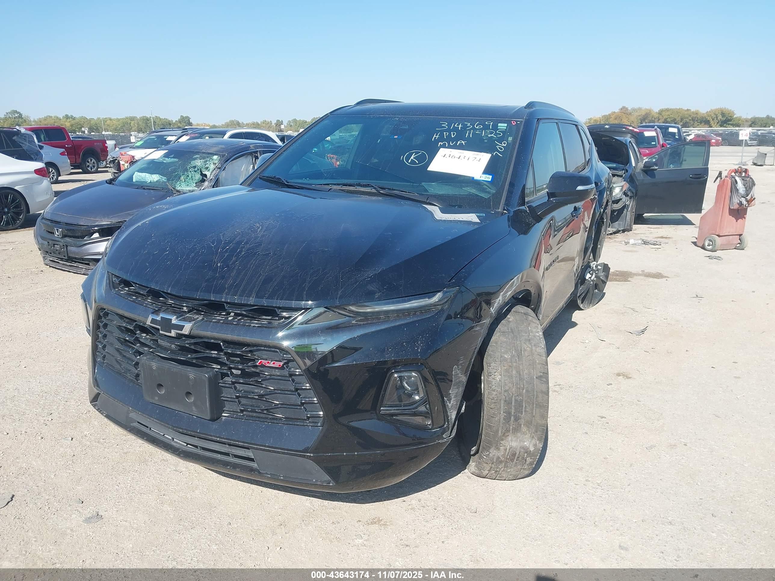 CHEVROLET BLAZER image 2