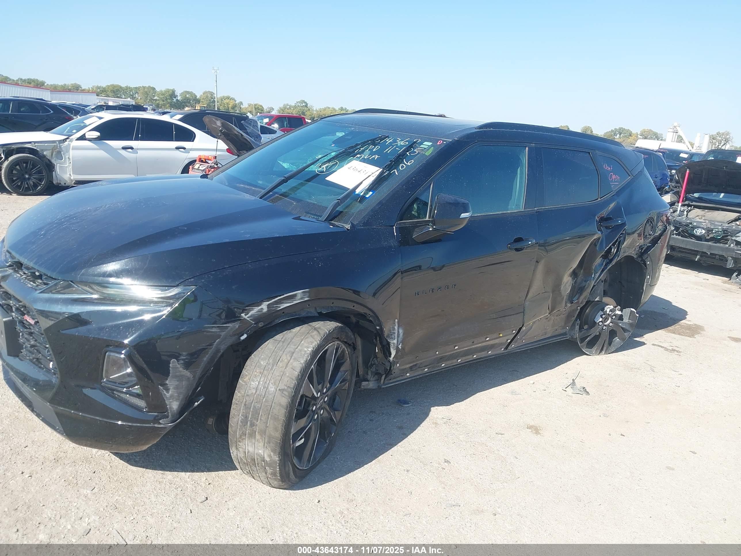 CHEVROLET BLAZER image 6