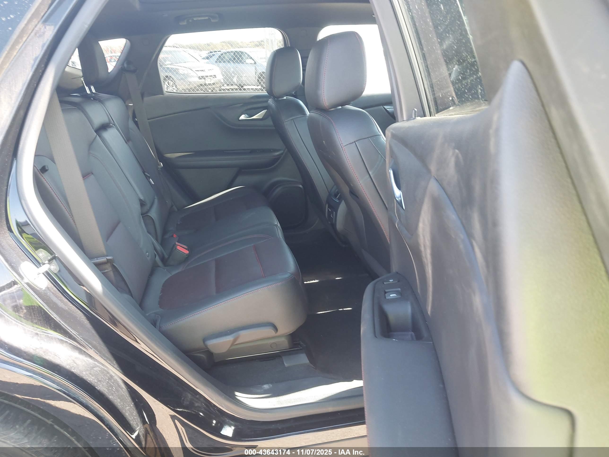CHEVROLET BLAZER image 8