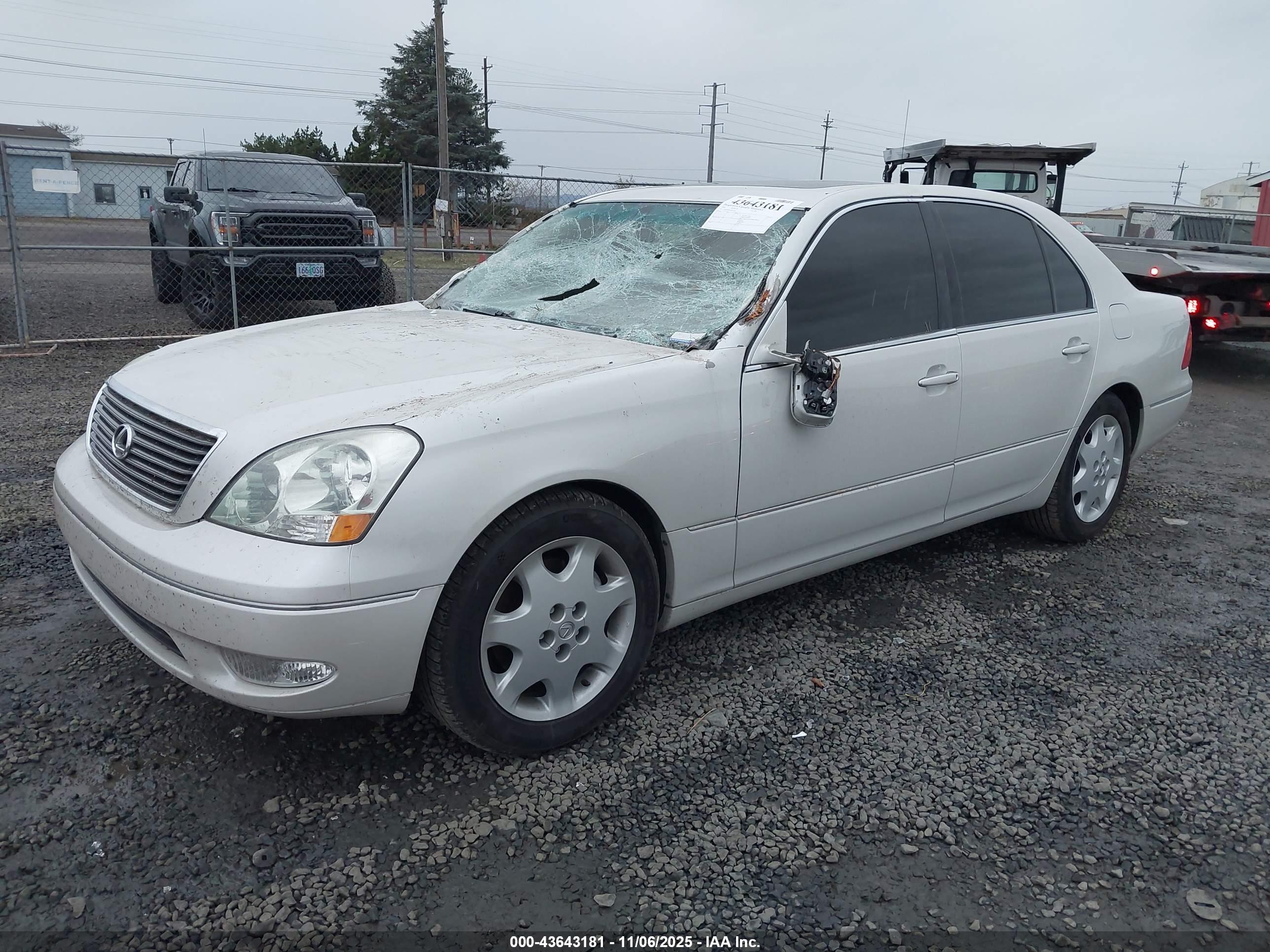 LEXUS LS image 2