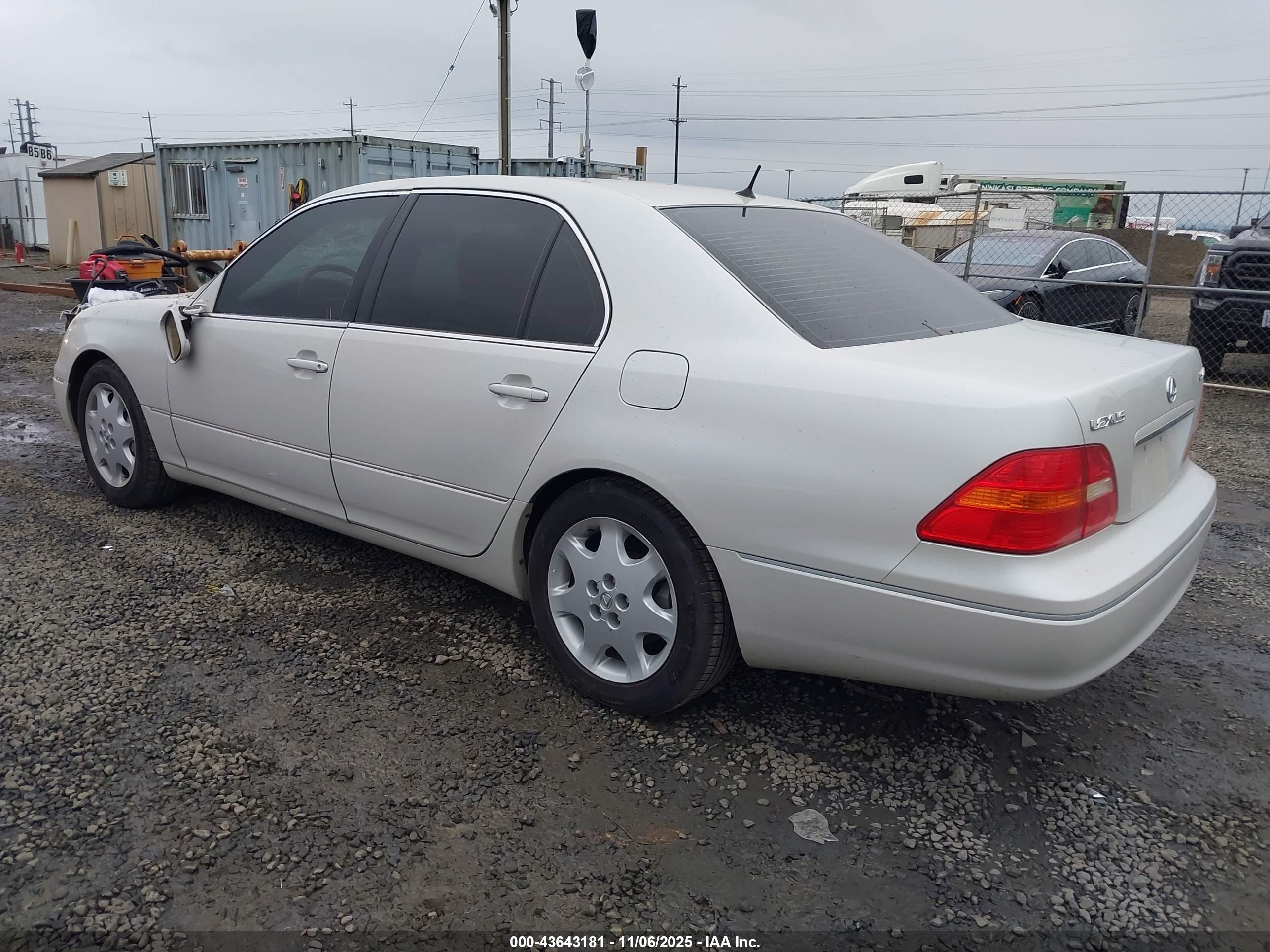 LEXUS LS image 3