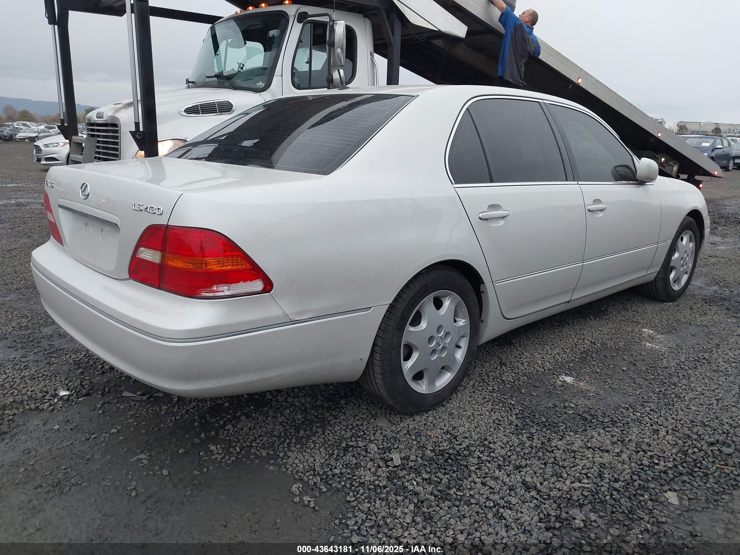 LEXUS LS image 4
