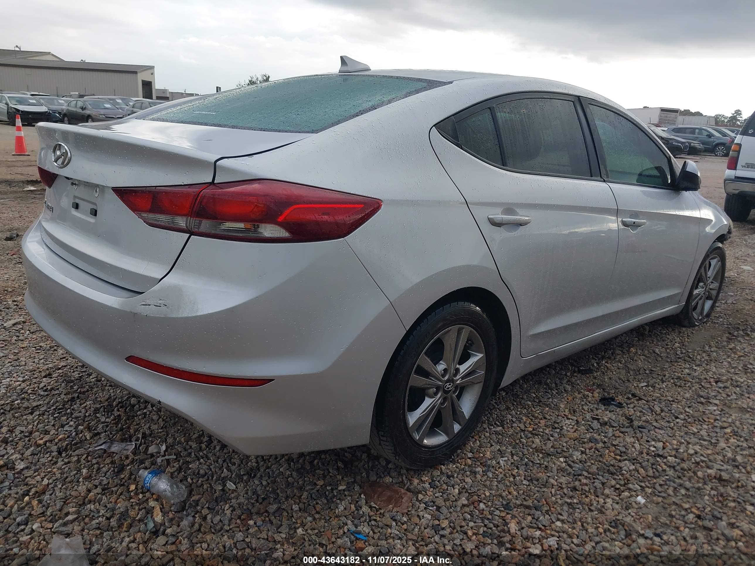 HYUNDAI ELANTRA image 4