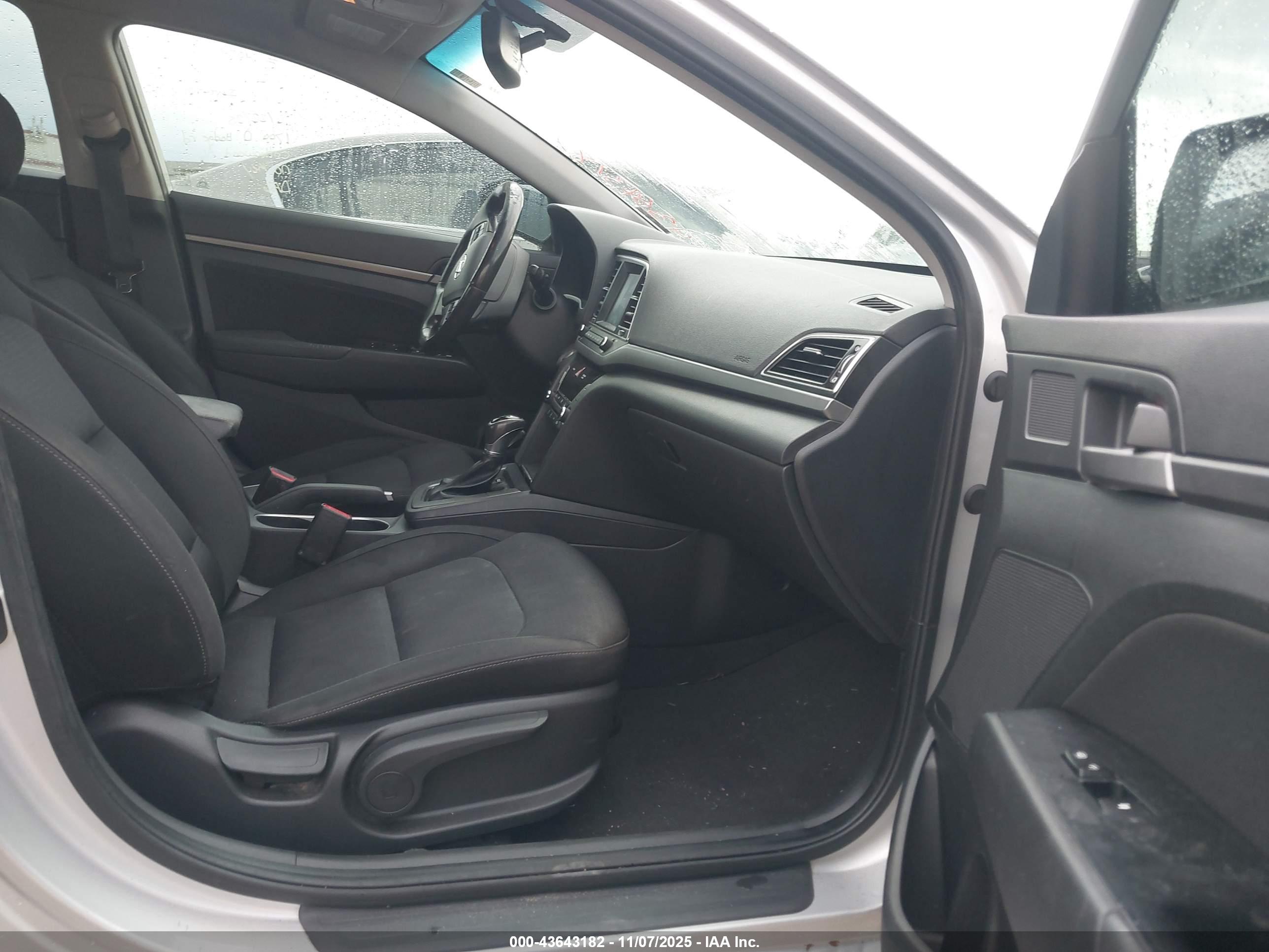 HYUNDAI ELANTRA image 5