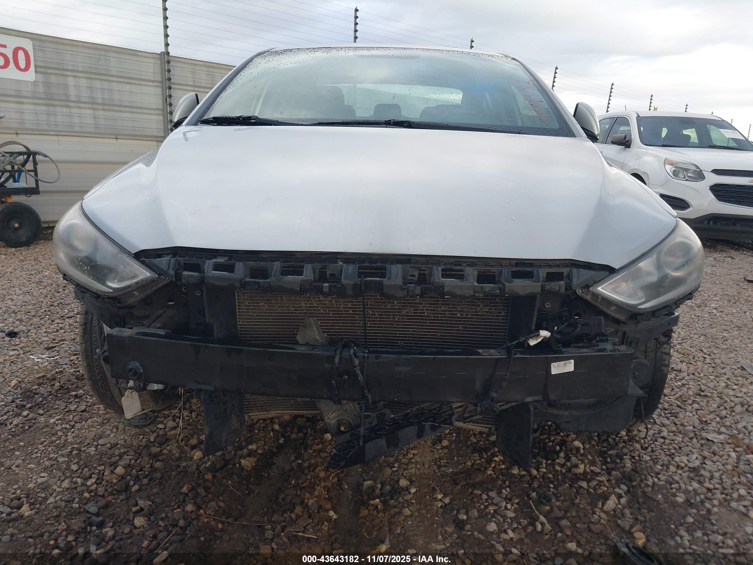 HYUNDAI ELANTRA image 6