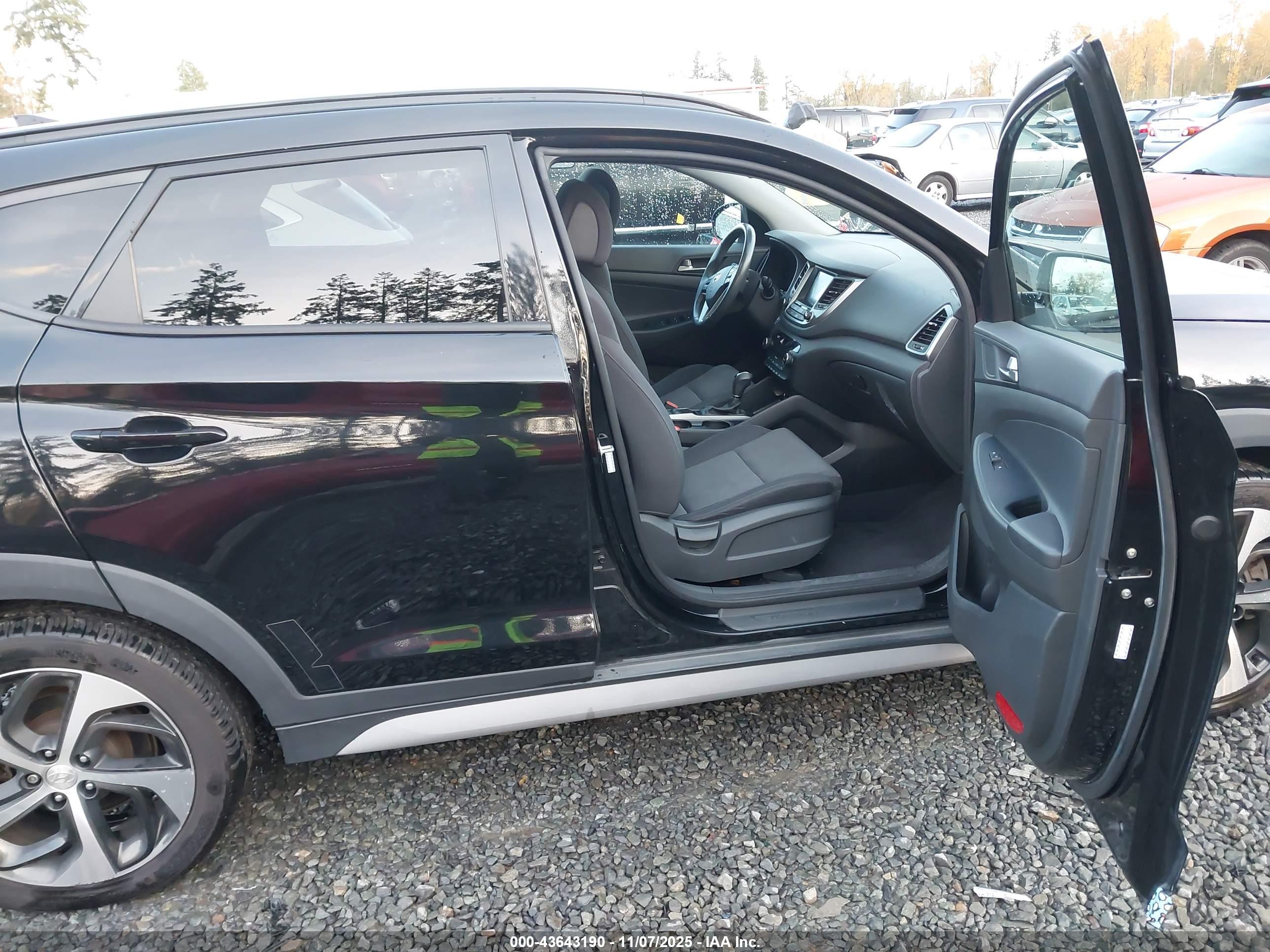 HYUNDAI TUCSON image 5