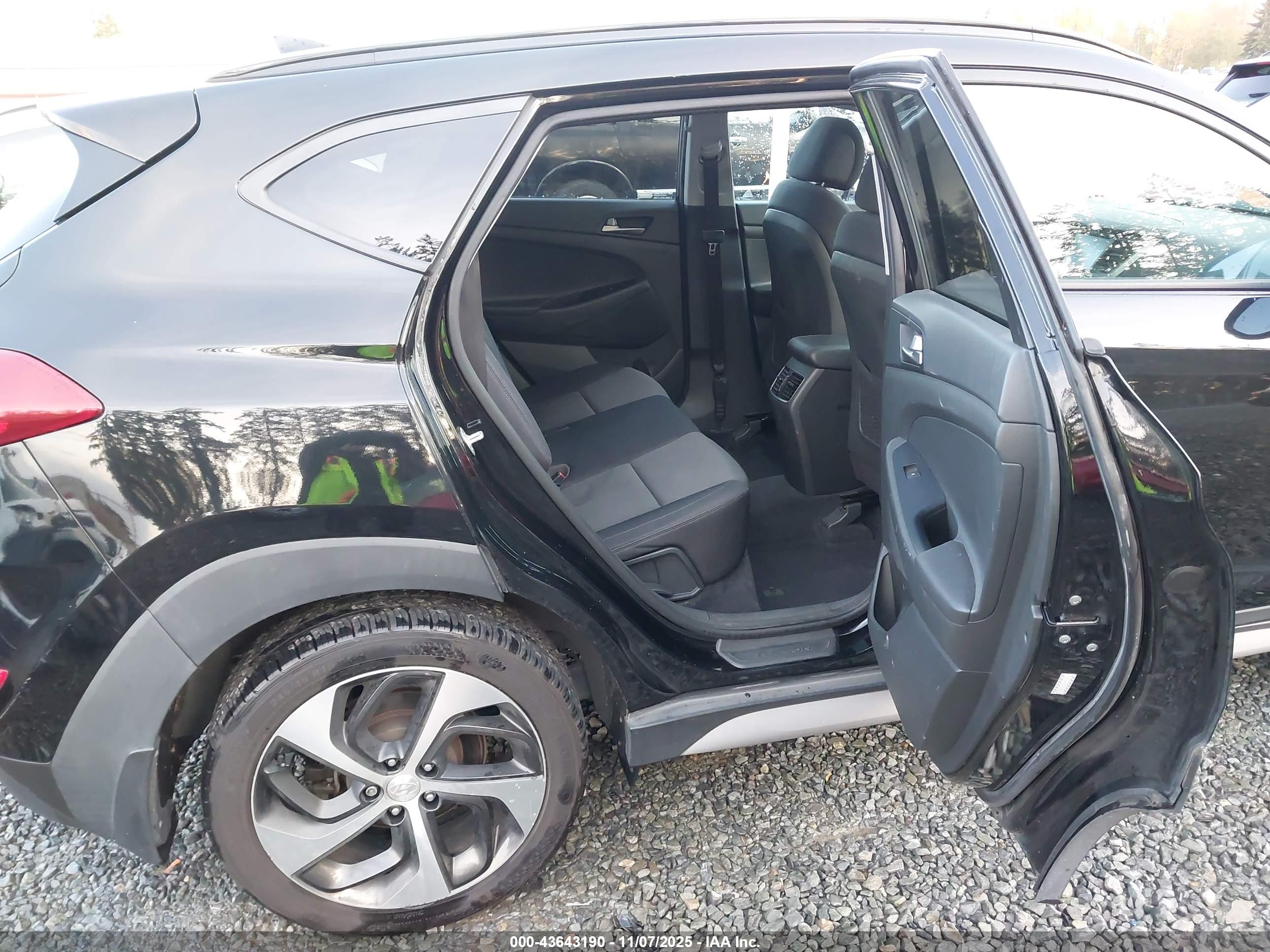 HYUNDAI TUCSON image 8