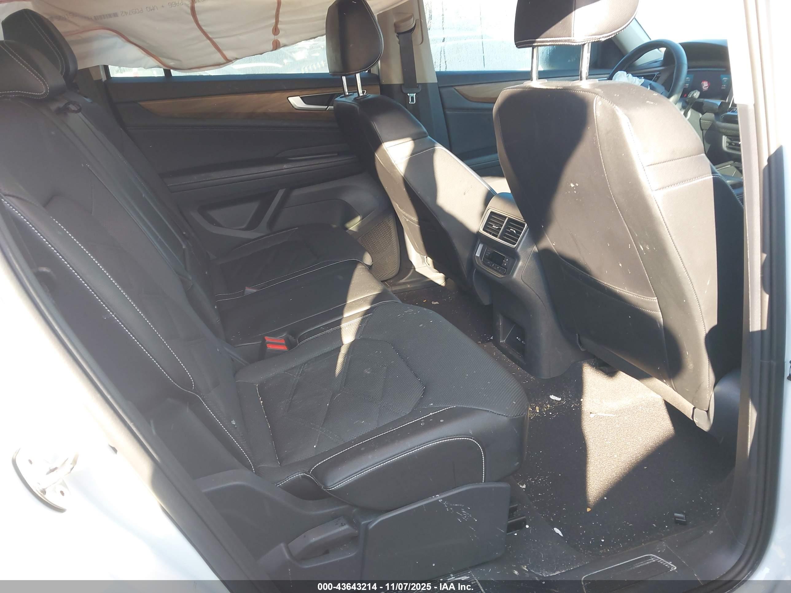 VOLKSWAGEN ATLAS image 8