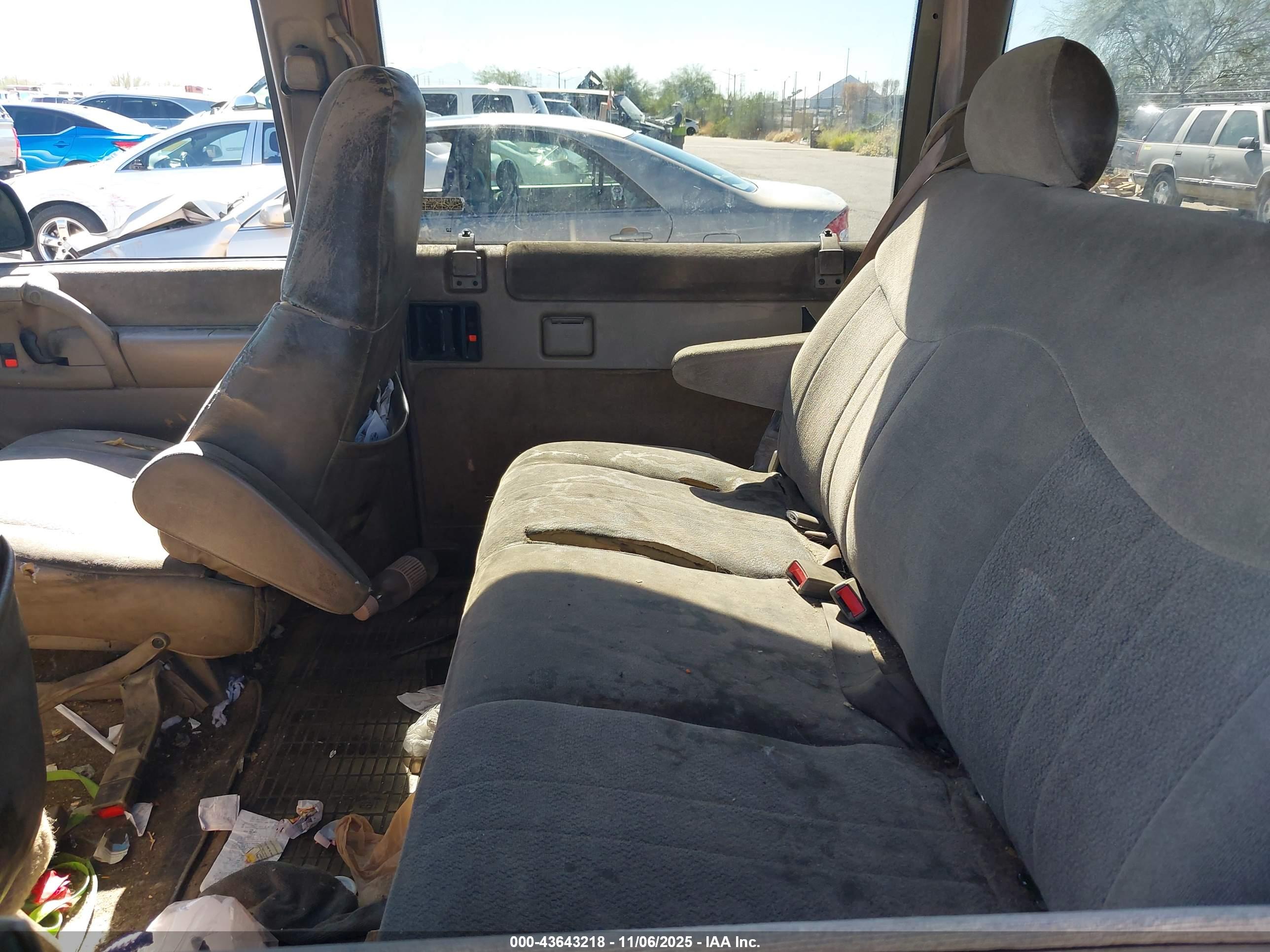 GMC SAFARI image 8