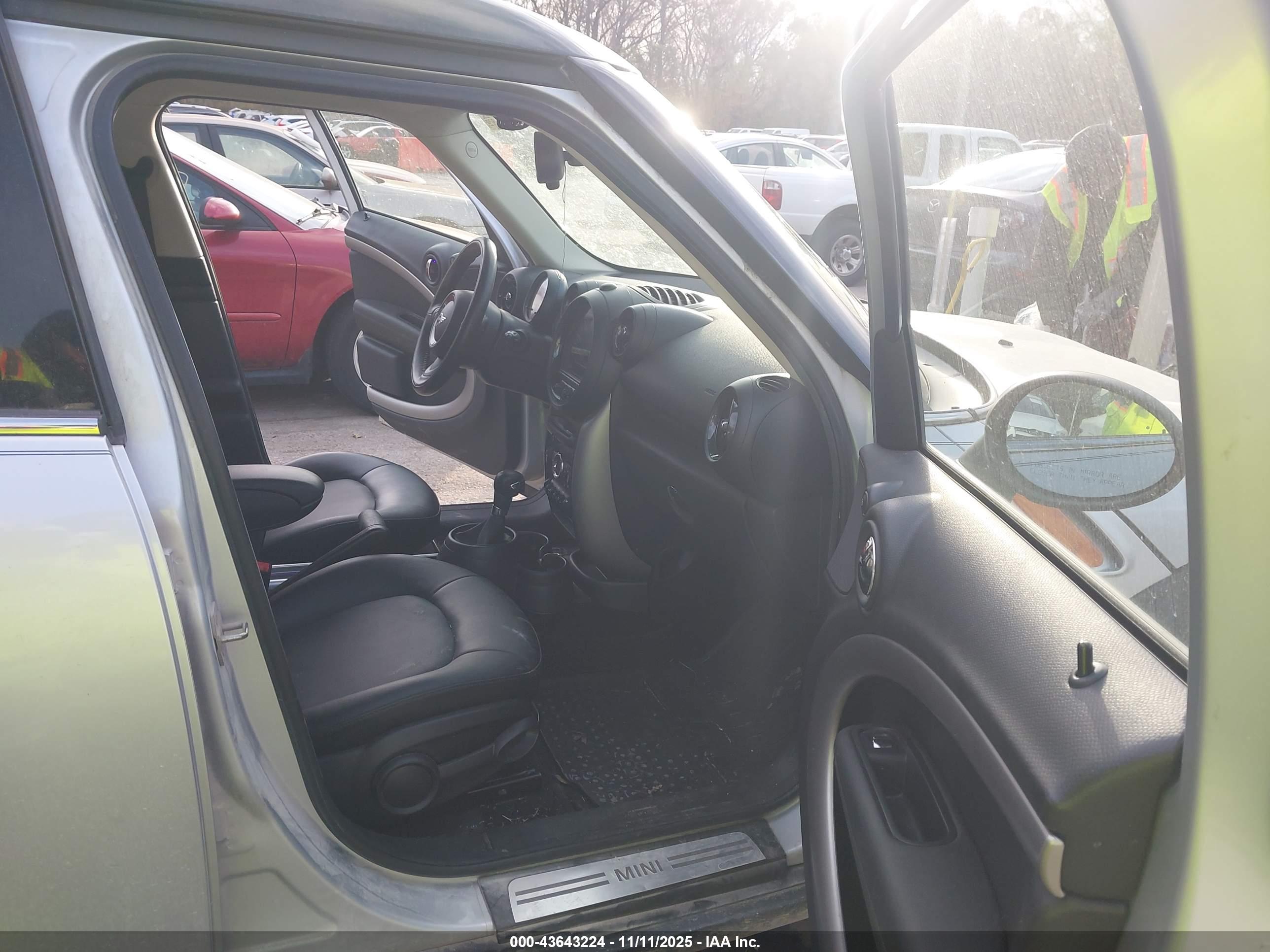 MINI COUNTRYMAN image 5