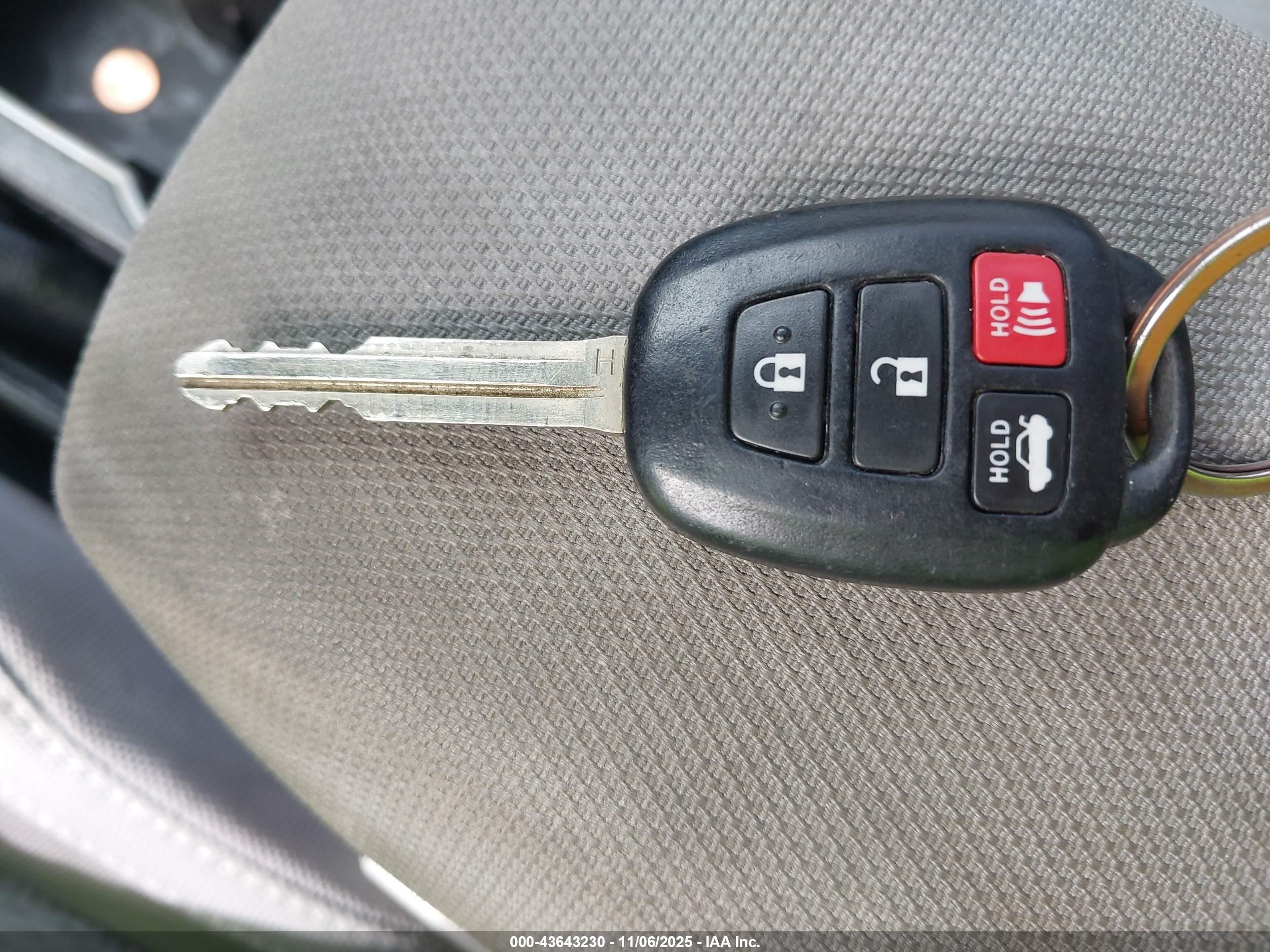 TOYOTA COROLLA image 11