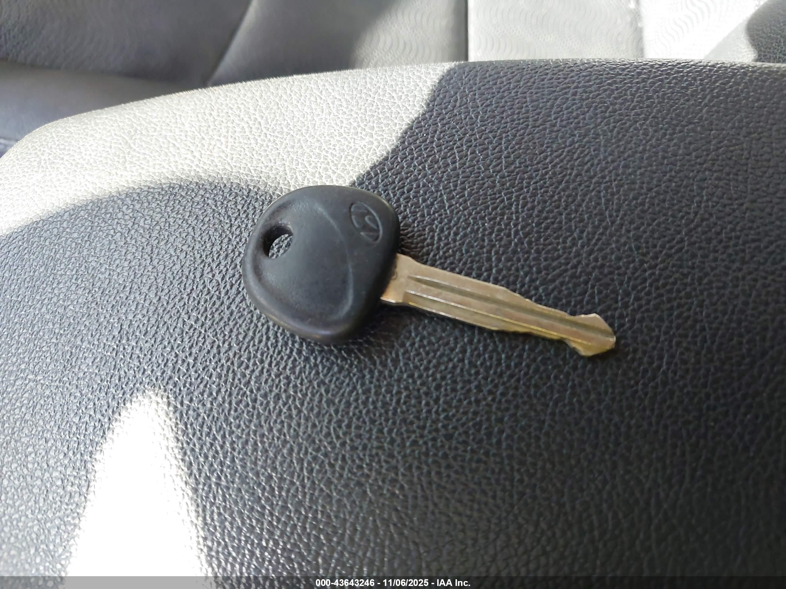 HYUNDAI ELANTRA image 11