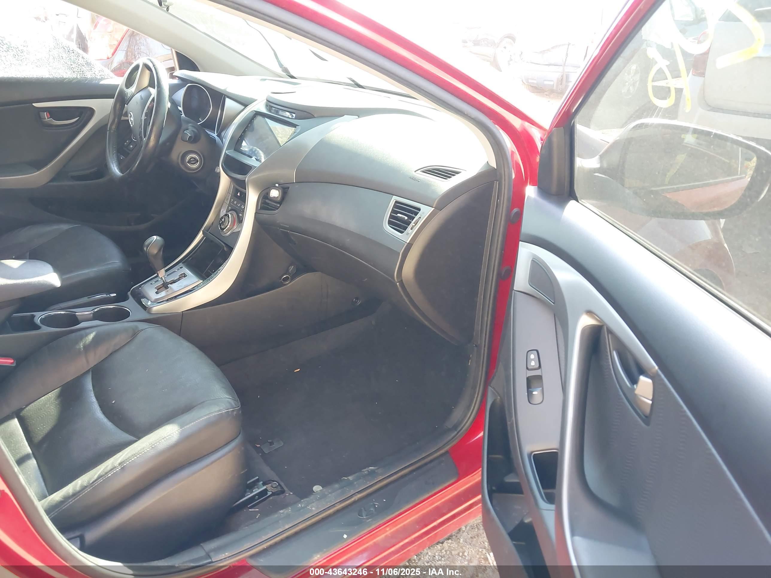 HYUNDAI ELANTRA image 5