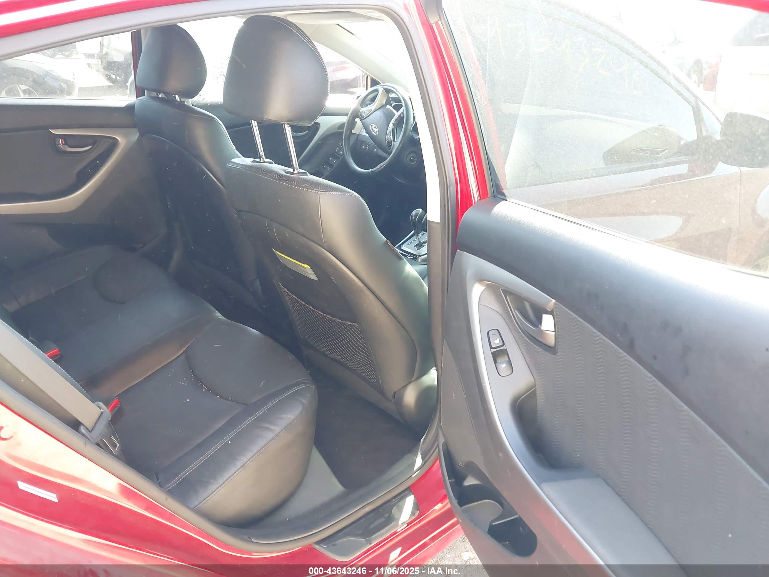 HYUNDAI ELANTRA image 8