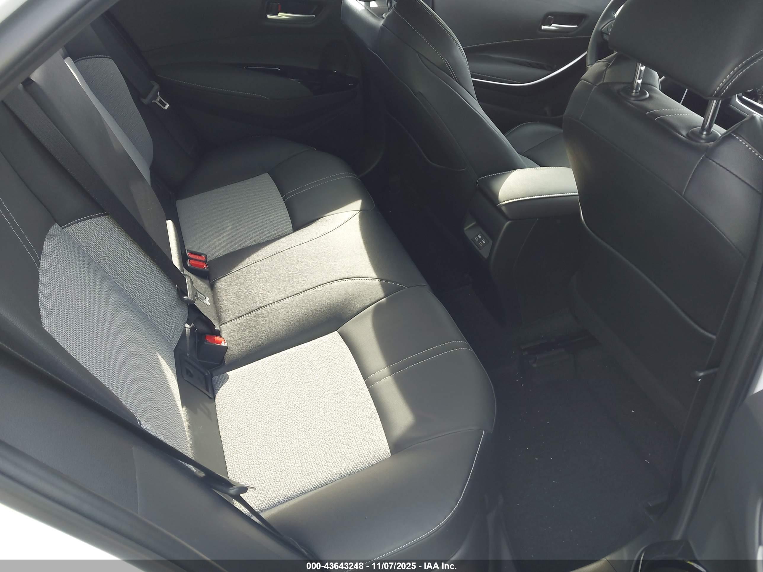 TOYOTA COROLLA image 8