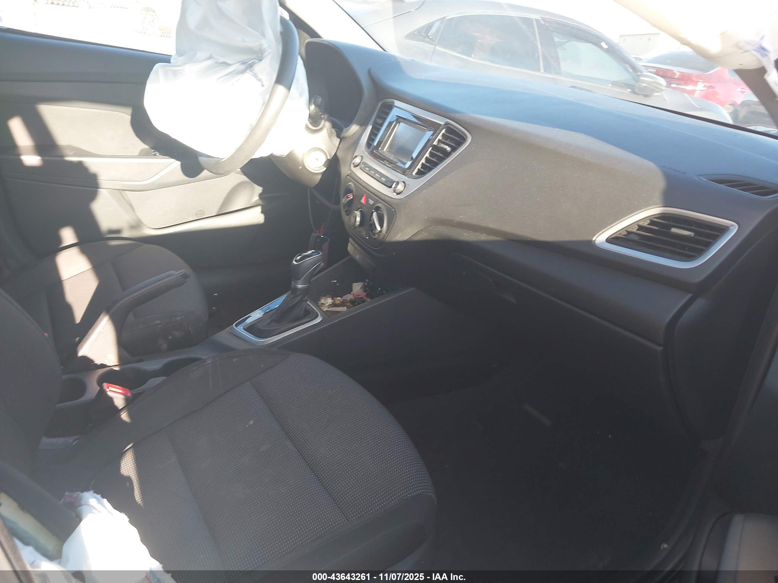 HYUNDAI ACCENT image 5