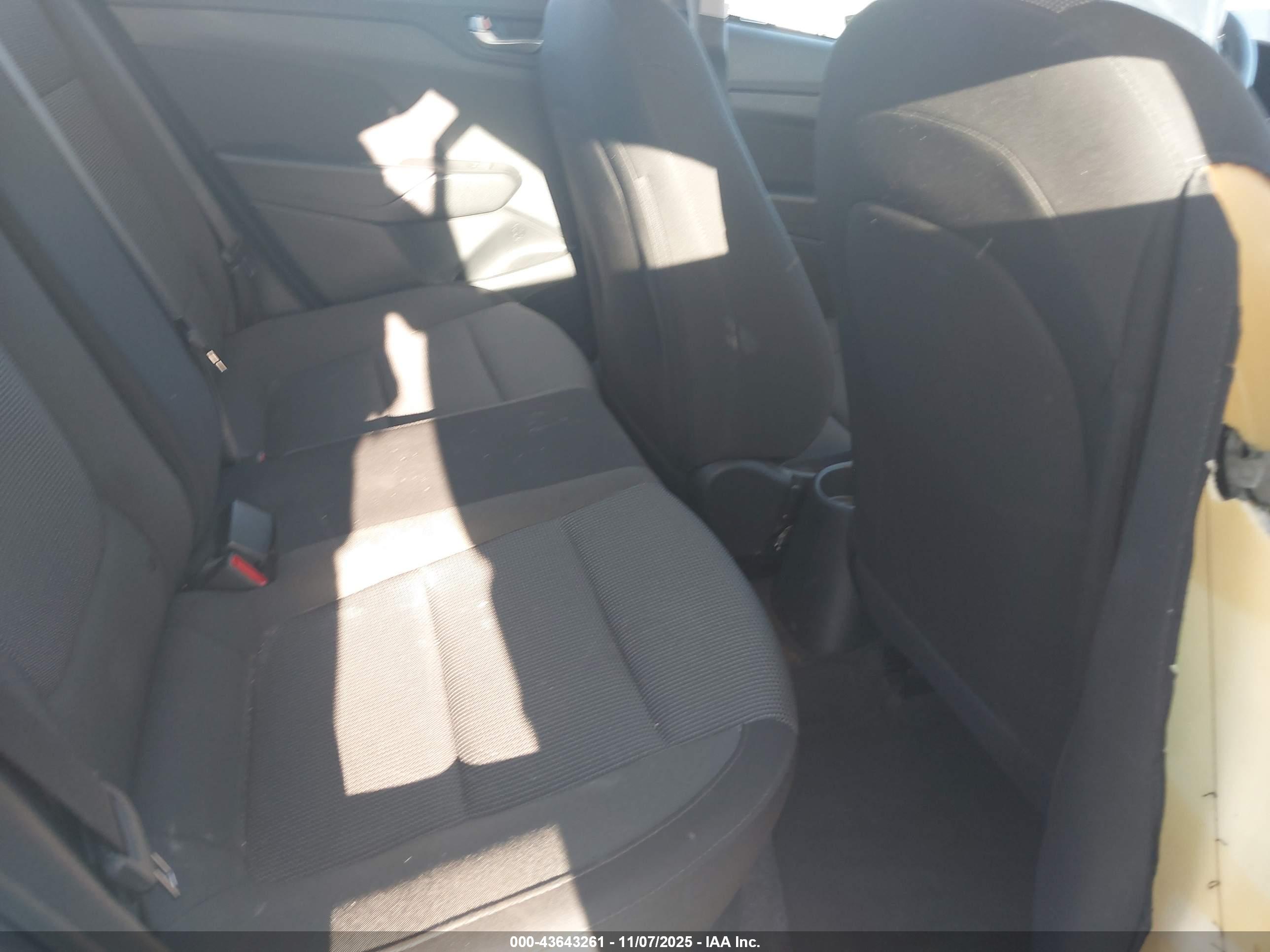 HYUNDAI ACCENT image 8
