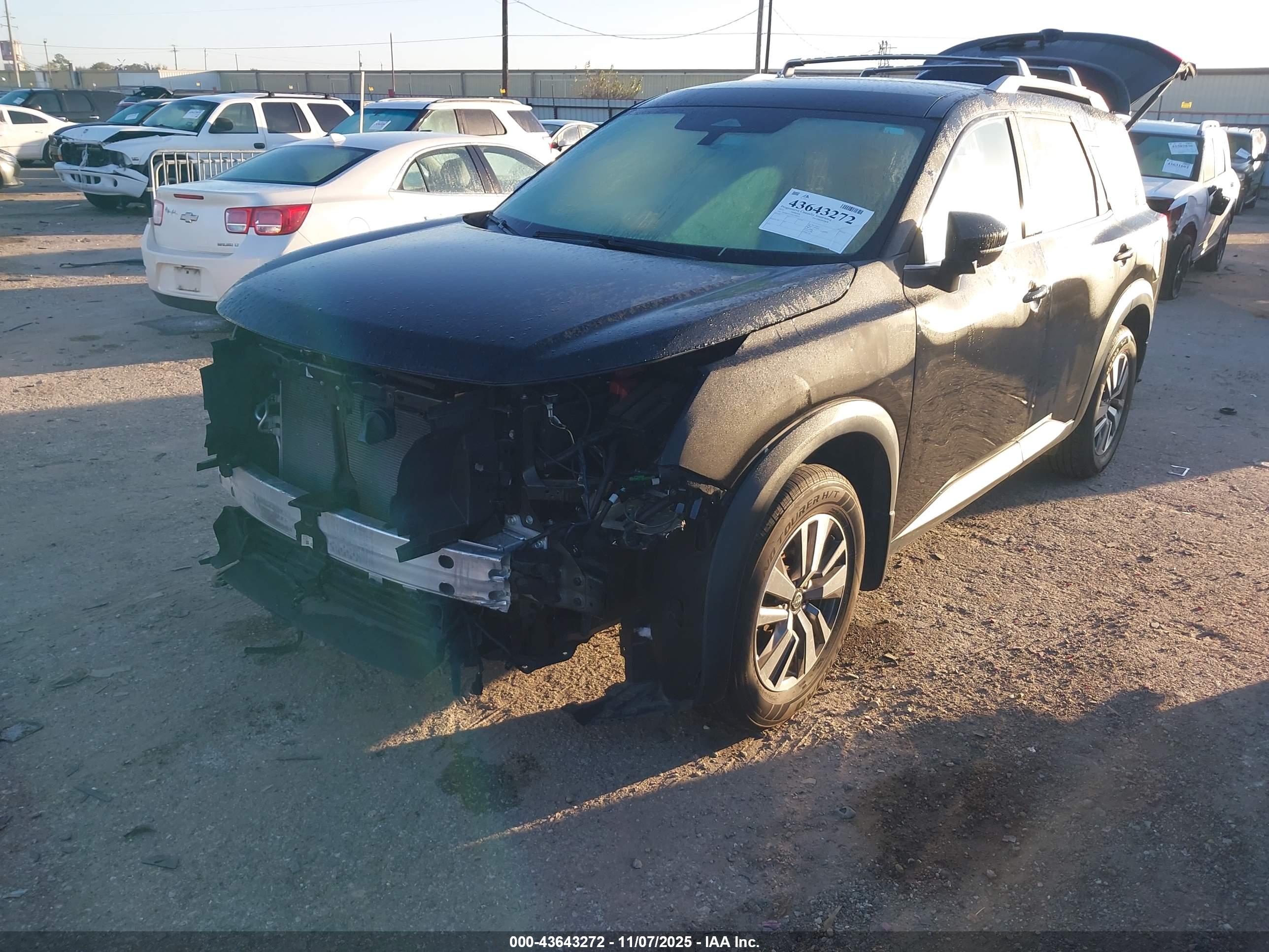 NISSAN PATHFINDER image 2