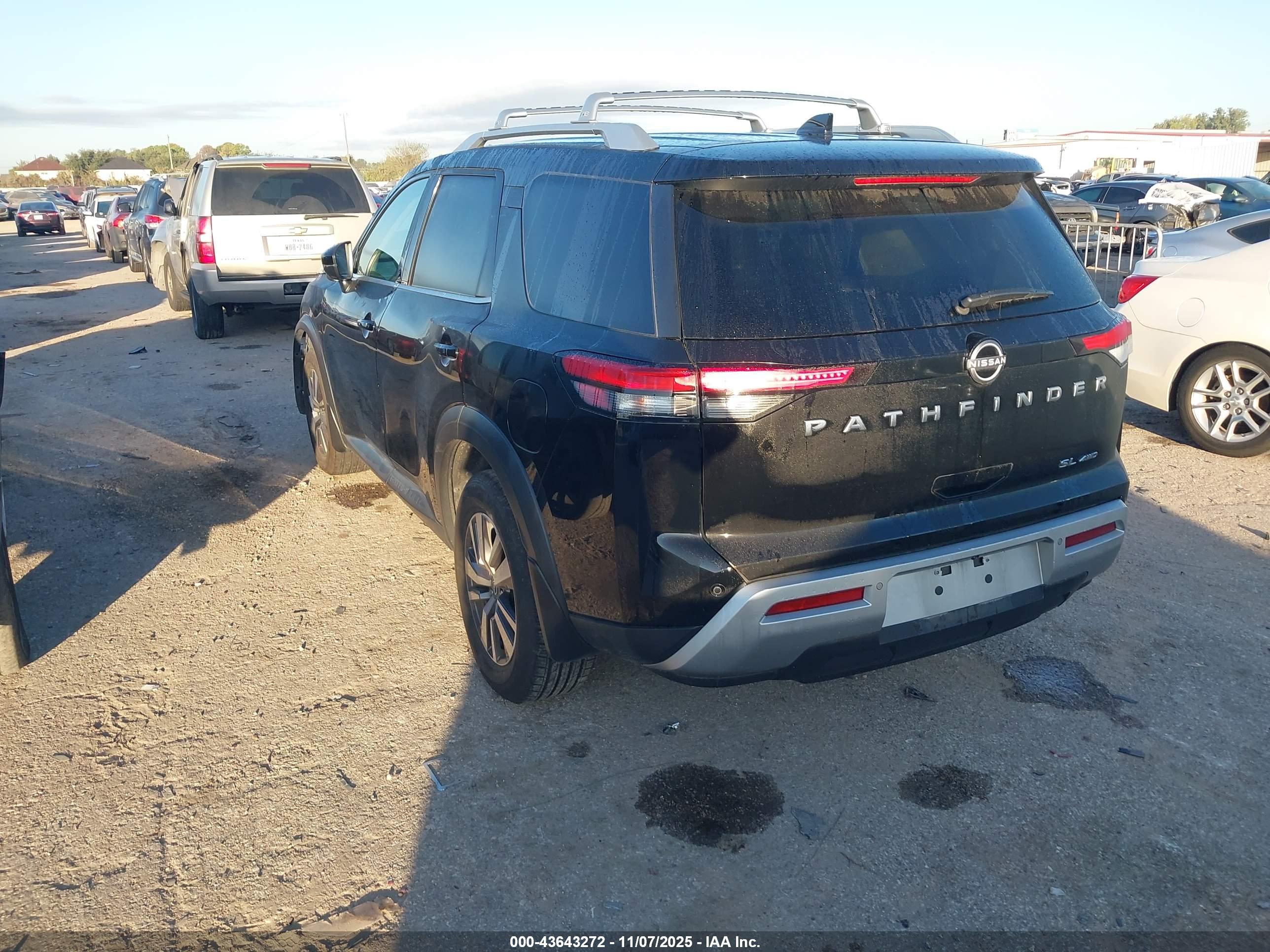 NISSAN PATHFINDER image 3